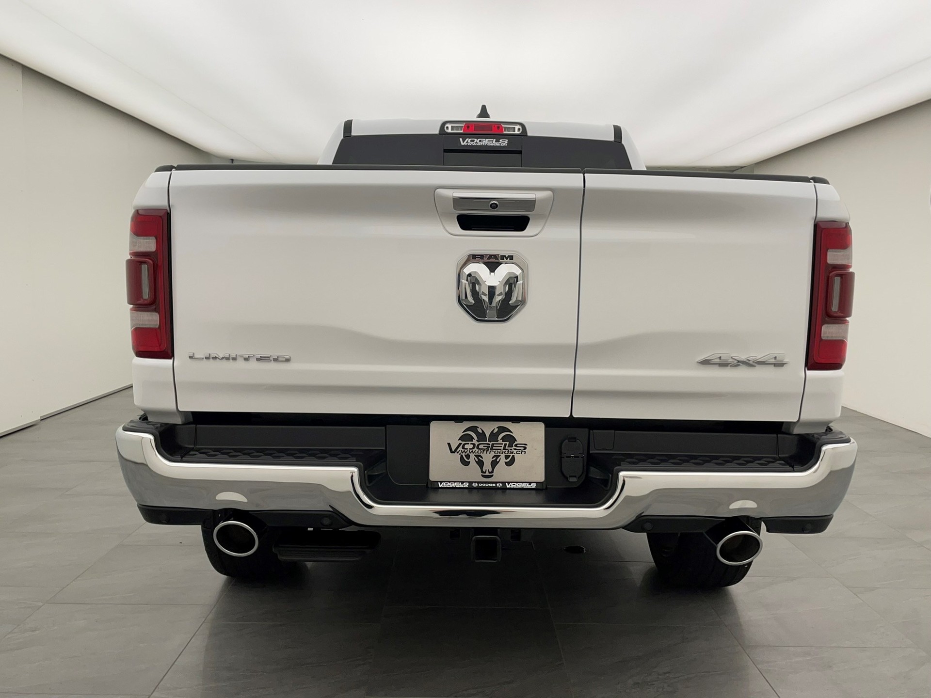 DODGE Ram 1500 5.7 V8 Limited eTorque Crew Cab-image-4