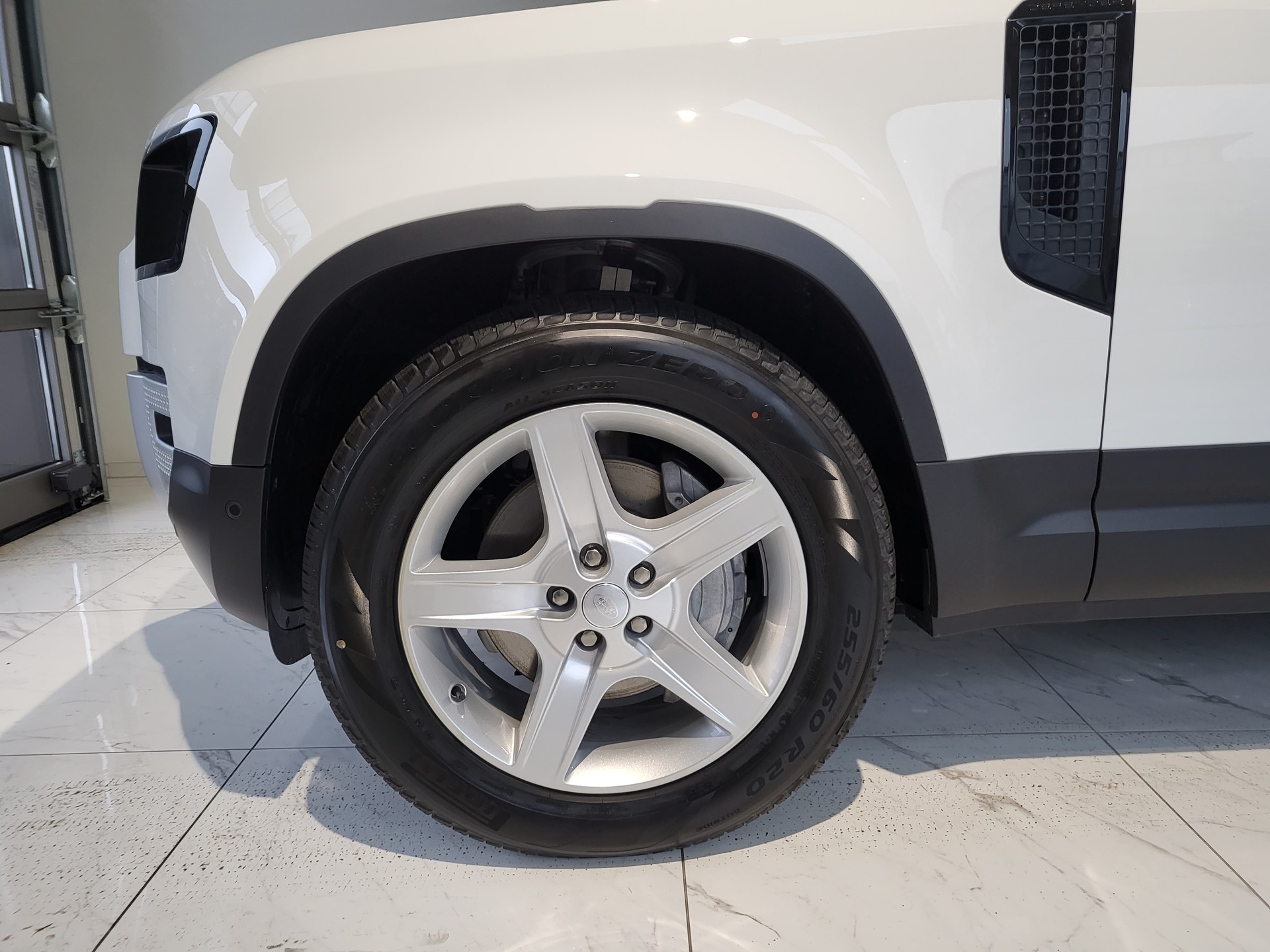 LAND ROVER Defender 110 P400 I6 SE 3.0 AT8-image-9