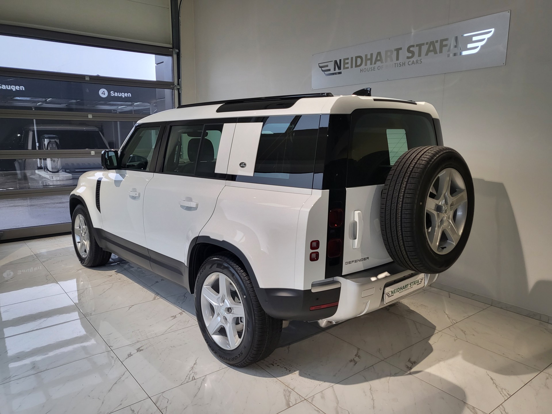 LAND ROVER Defender 110 P400 I6 SE 3.0 AT8-image-1