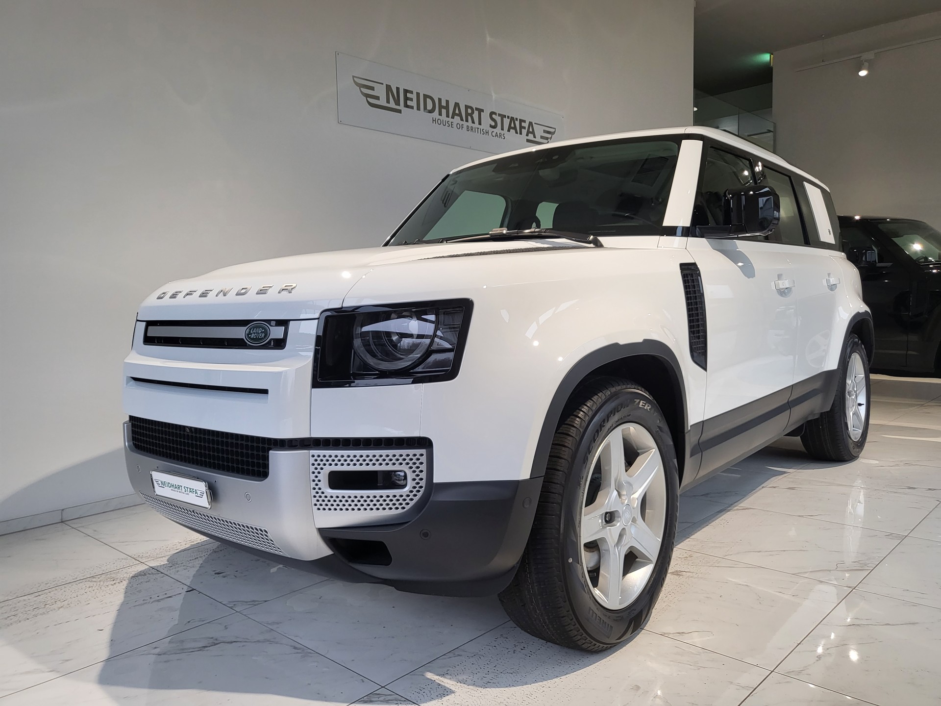 LAND ROVER Defender 110 P400 I6 SE 3.0 AT8-image-0