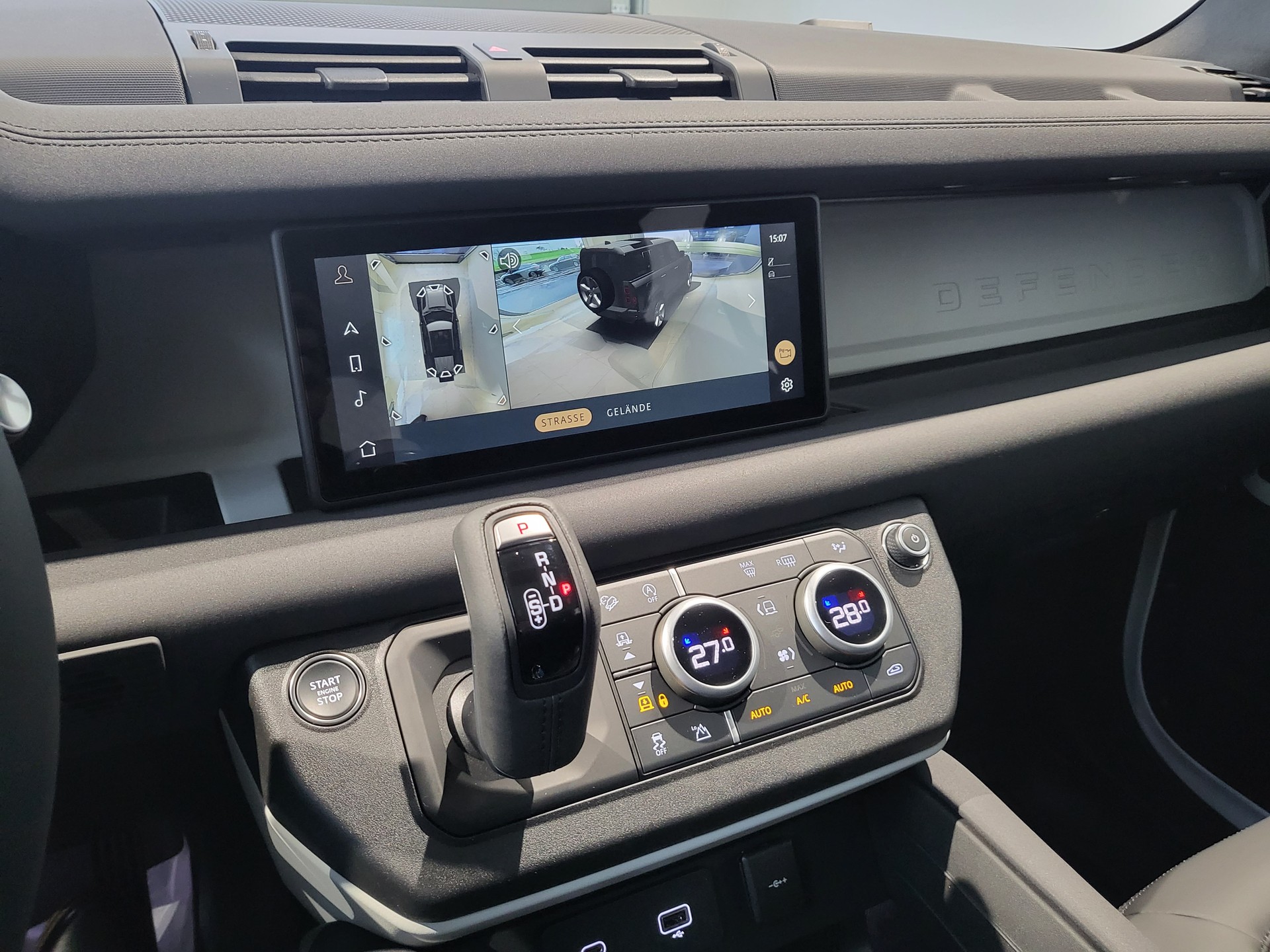 LAND ROVER Defender 110 P400 I6 SE 3.0 AT8-image-8