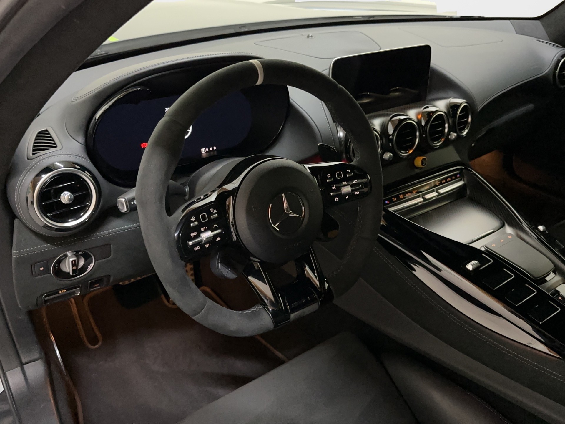 MERCEDES-BENZ AMG GT R PRO Speedshift DCT-image-15