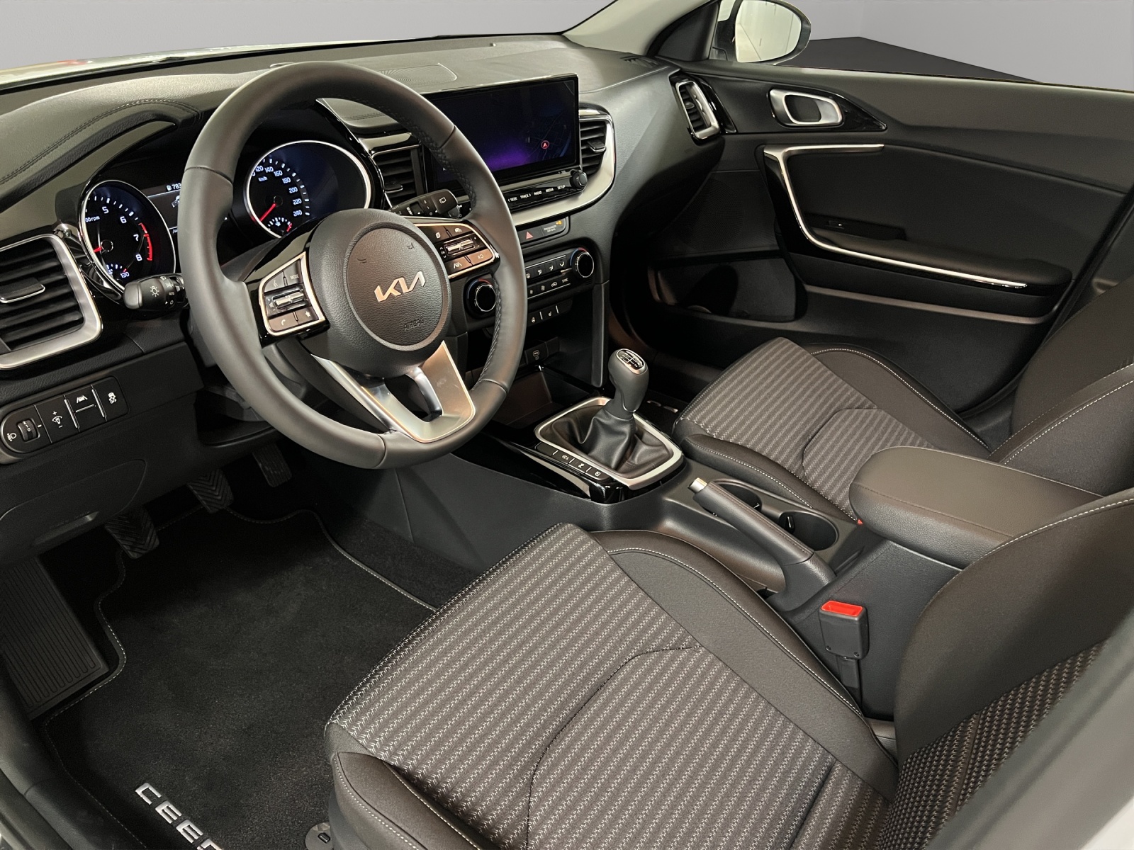 KIA Ceed 1.5 T Power-image-5