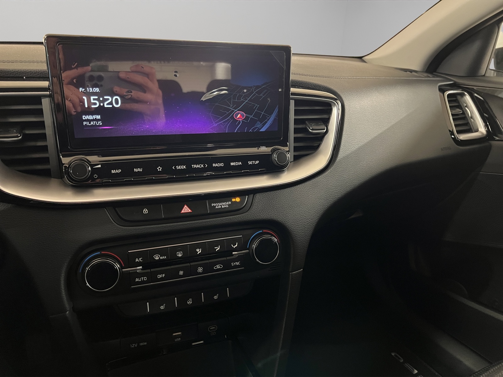 KIA Ceed 1.5 T Power-image-10