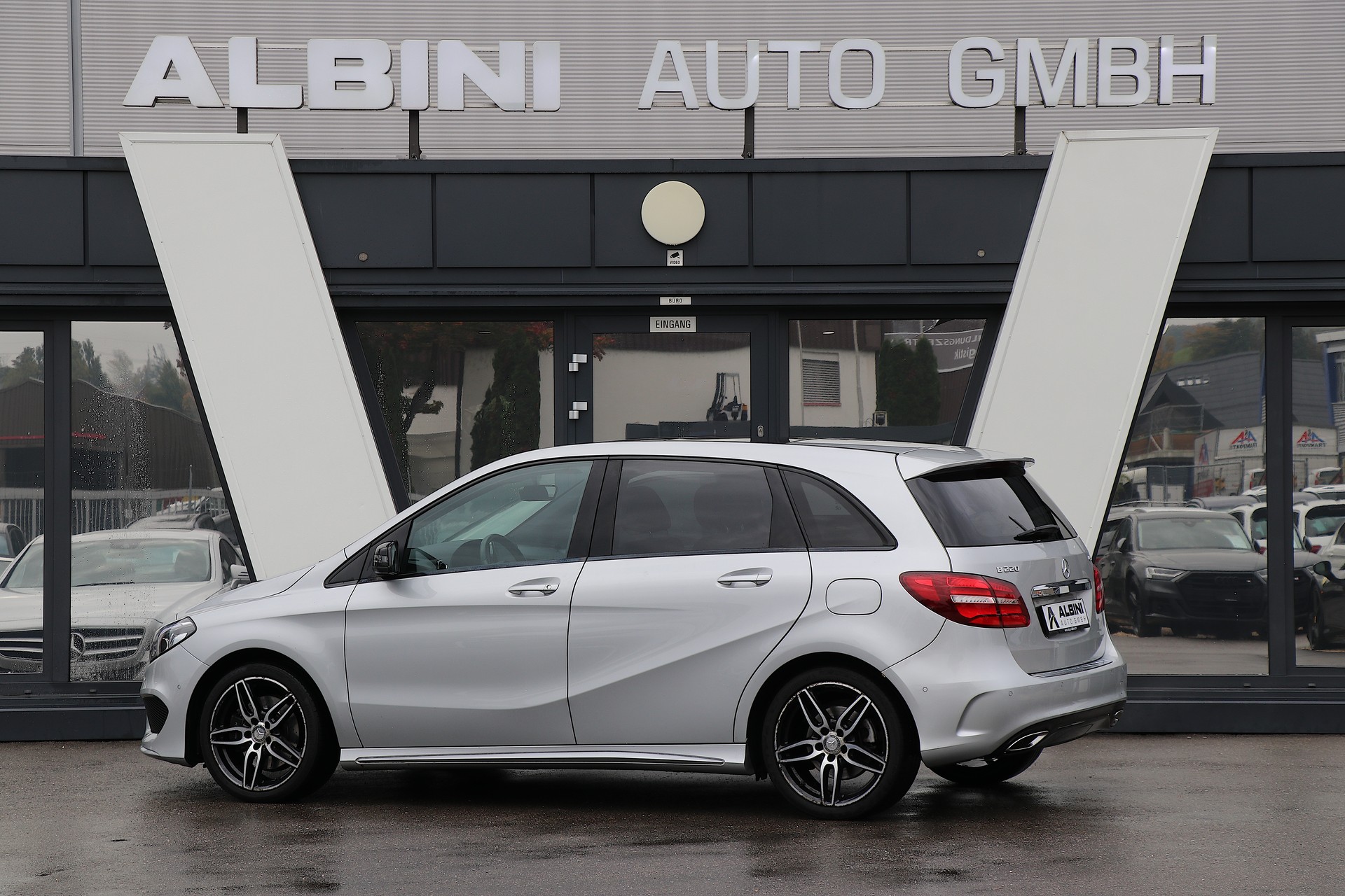 MERCEDES-BENZ B 220 AMG Line 4Matic 7G-DCT-image-3
