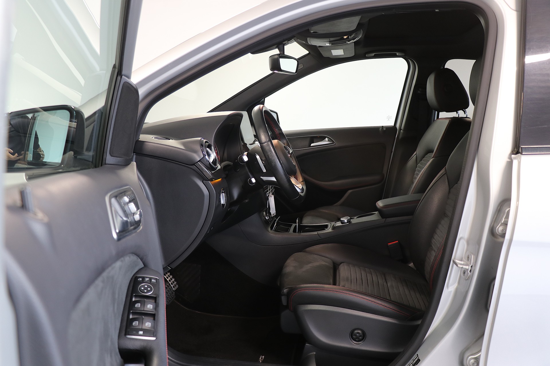 MERCEDES-BENZ B 220 AMG Line 4Matic 7G-DCT-image-5