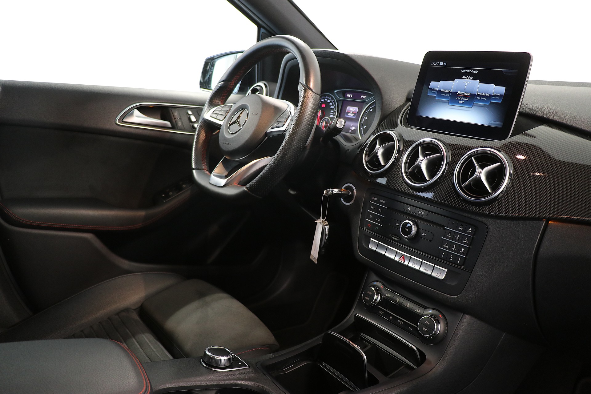 MERCEDES-BENZ B 220 AMG Line 4Matic 7G-DCT-image-11