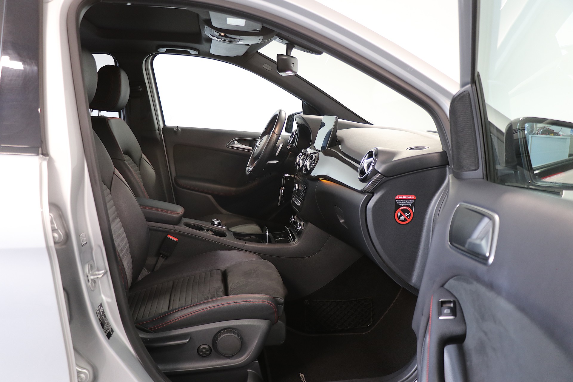 MERCEDES-BENZ B 220 AMG Line 4Matic 7G-DCT-image-10