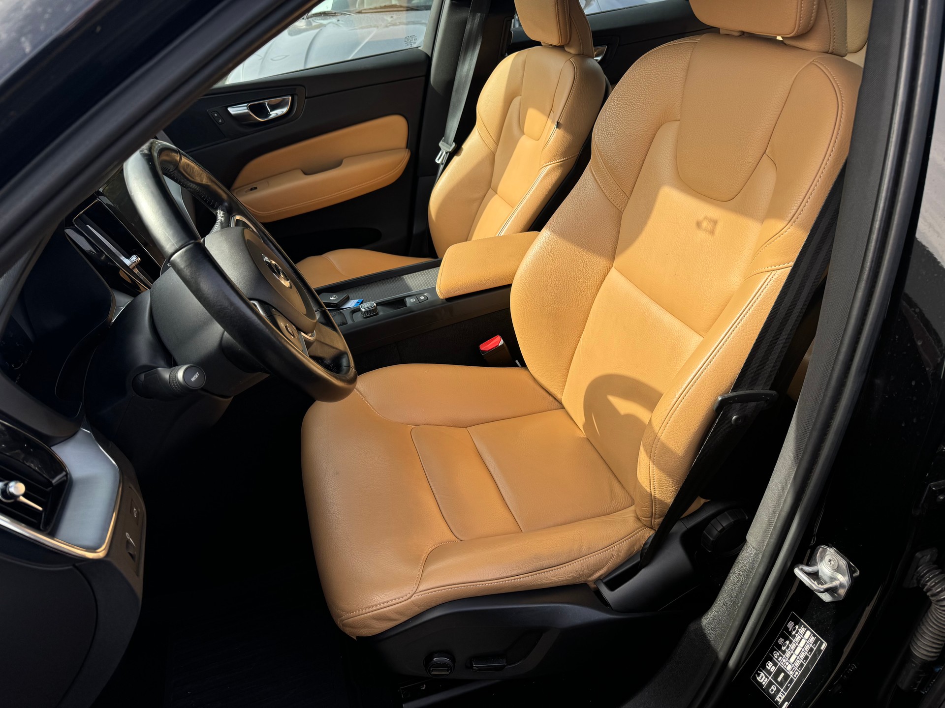 VOLVO XC60 D4 AWD Momentum Geartronic-image-9