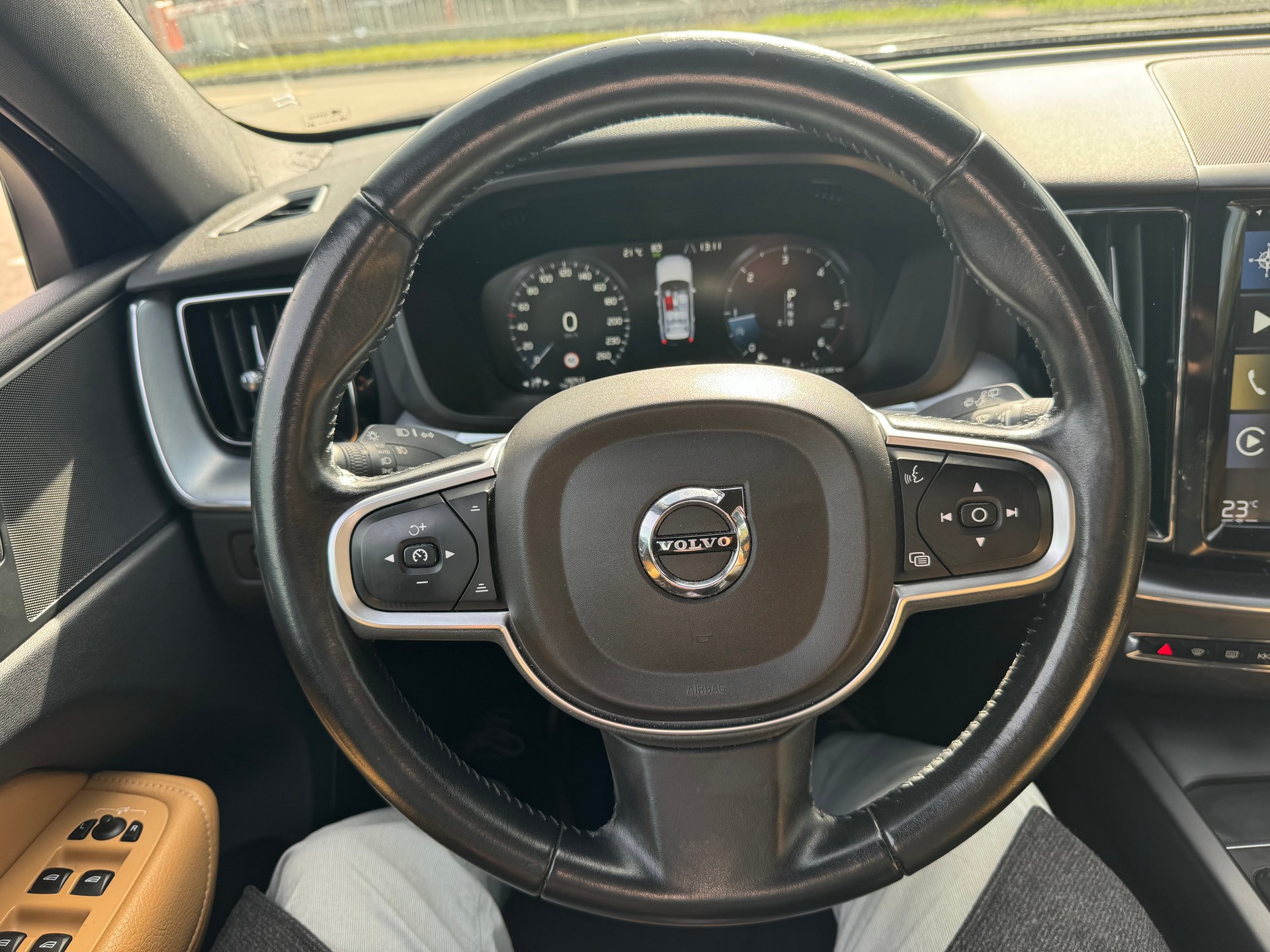 VOLVO XC60 D4 AWD Momentum Geartronic-image-11