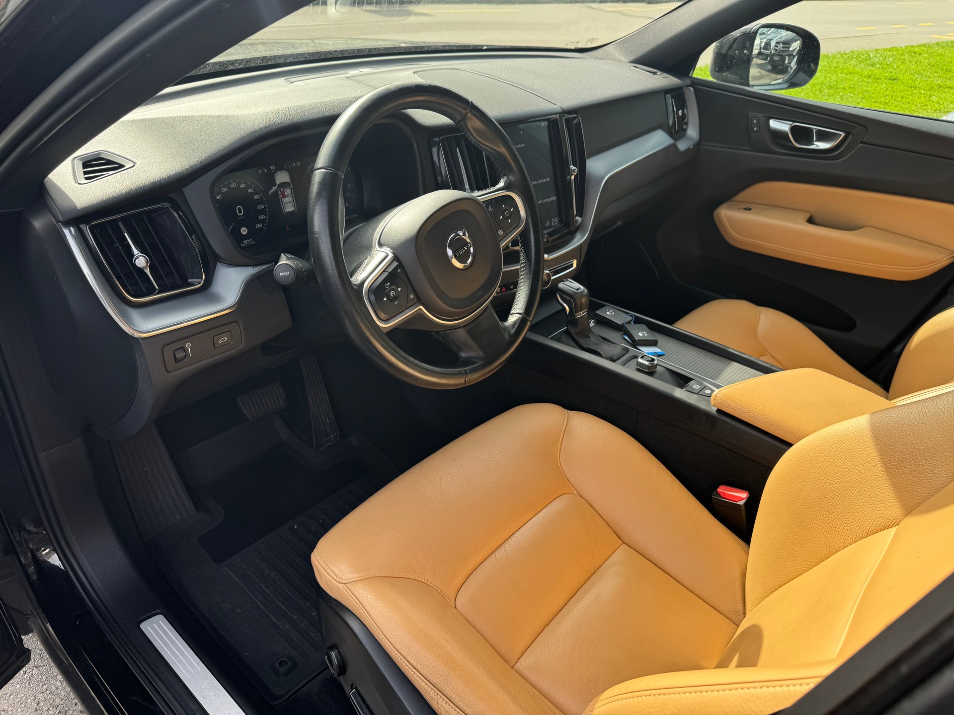 VOLVO XC60 D4 AWD Momentum Geartronic-image-10