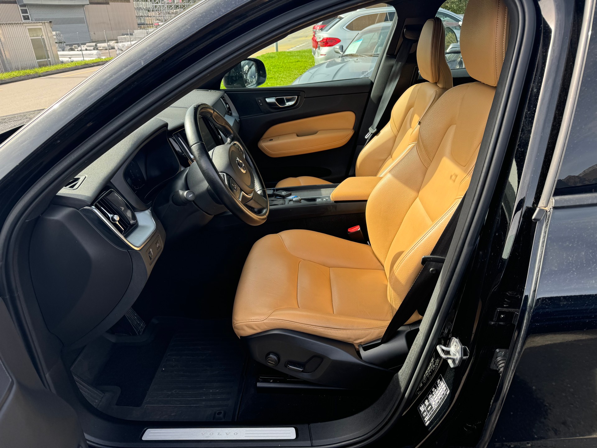 VOLVO XC60 D4 AWD Momentum Geartronic-image-8