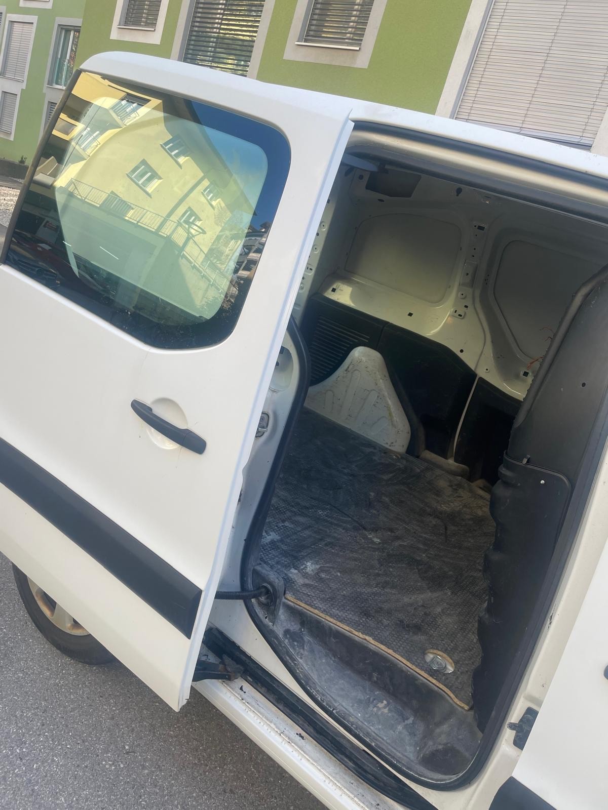 PEUGEOT Partner 1.6 VTi Access-image-8