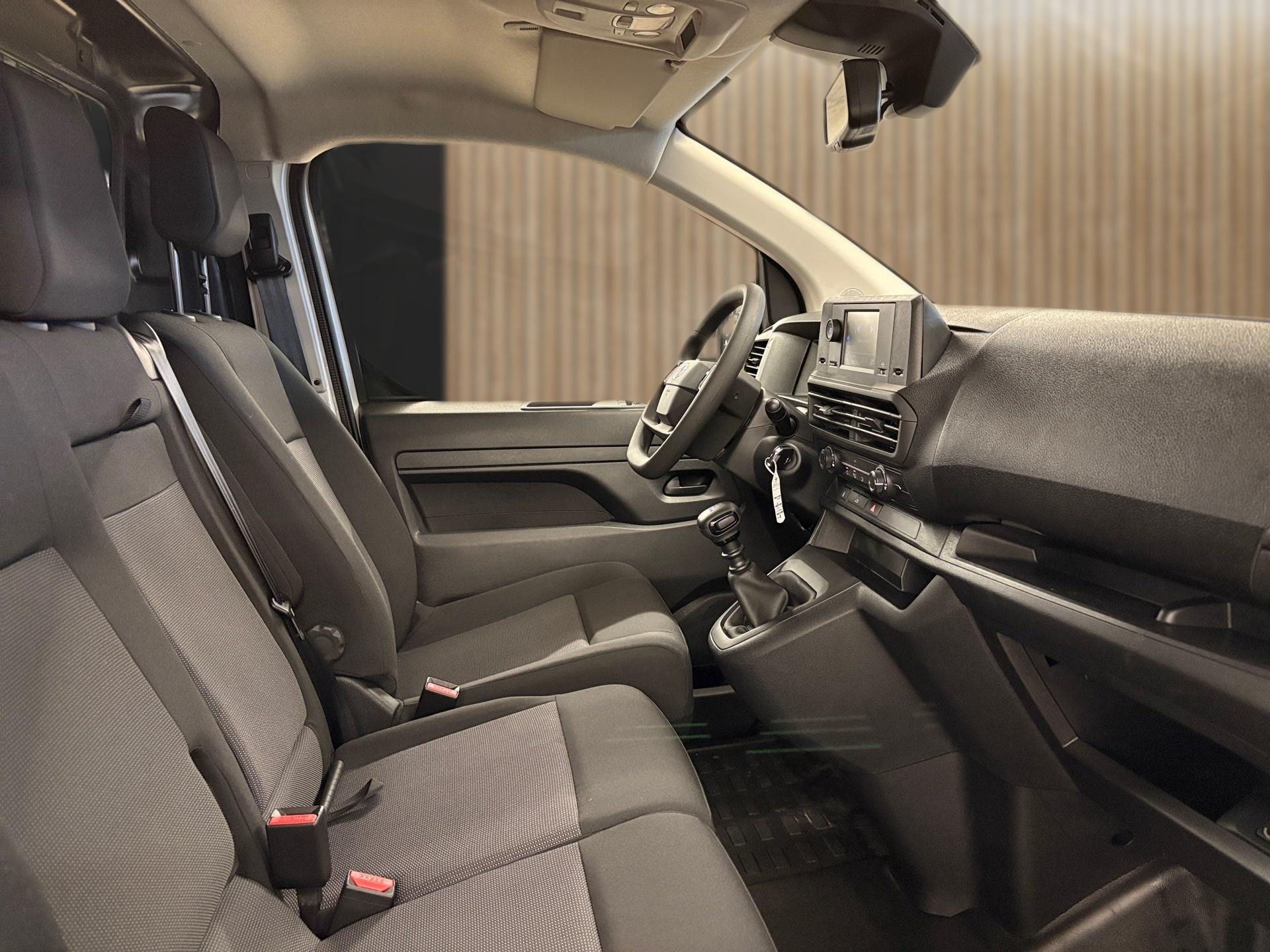 TOYOTA Proace 1.5D Panel Van Medium Active-image-15