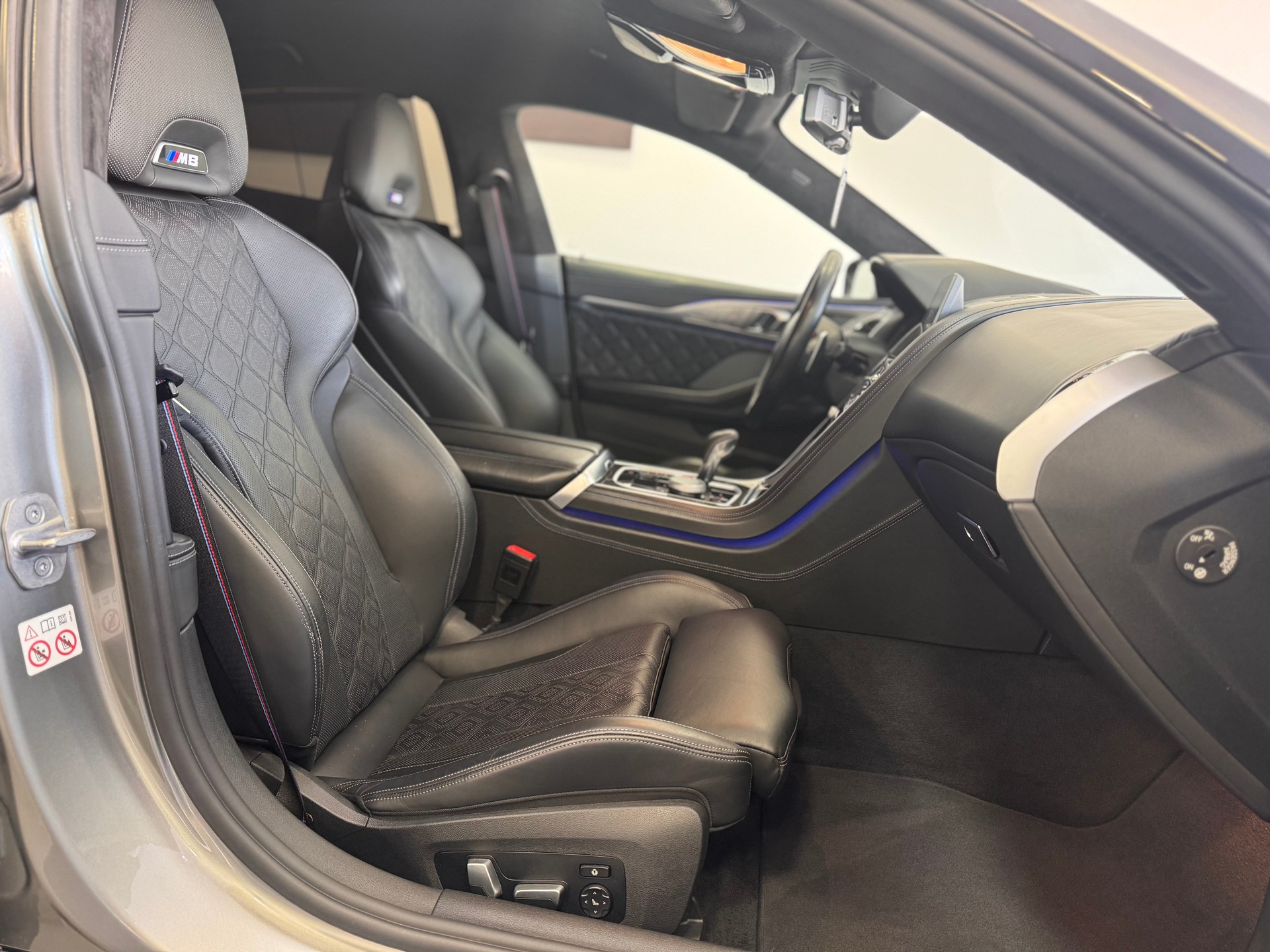 BMW M8 xDrive M Competition Steptronic Gran Coupé *Carbon / AST-Federn / Laserlicht / Softclose / Sitzklima / 360 Kamera*-image-11