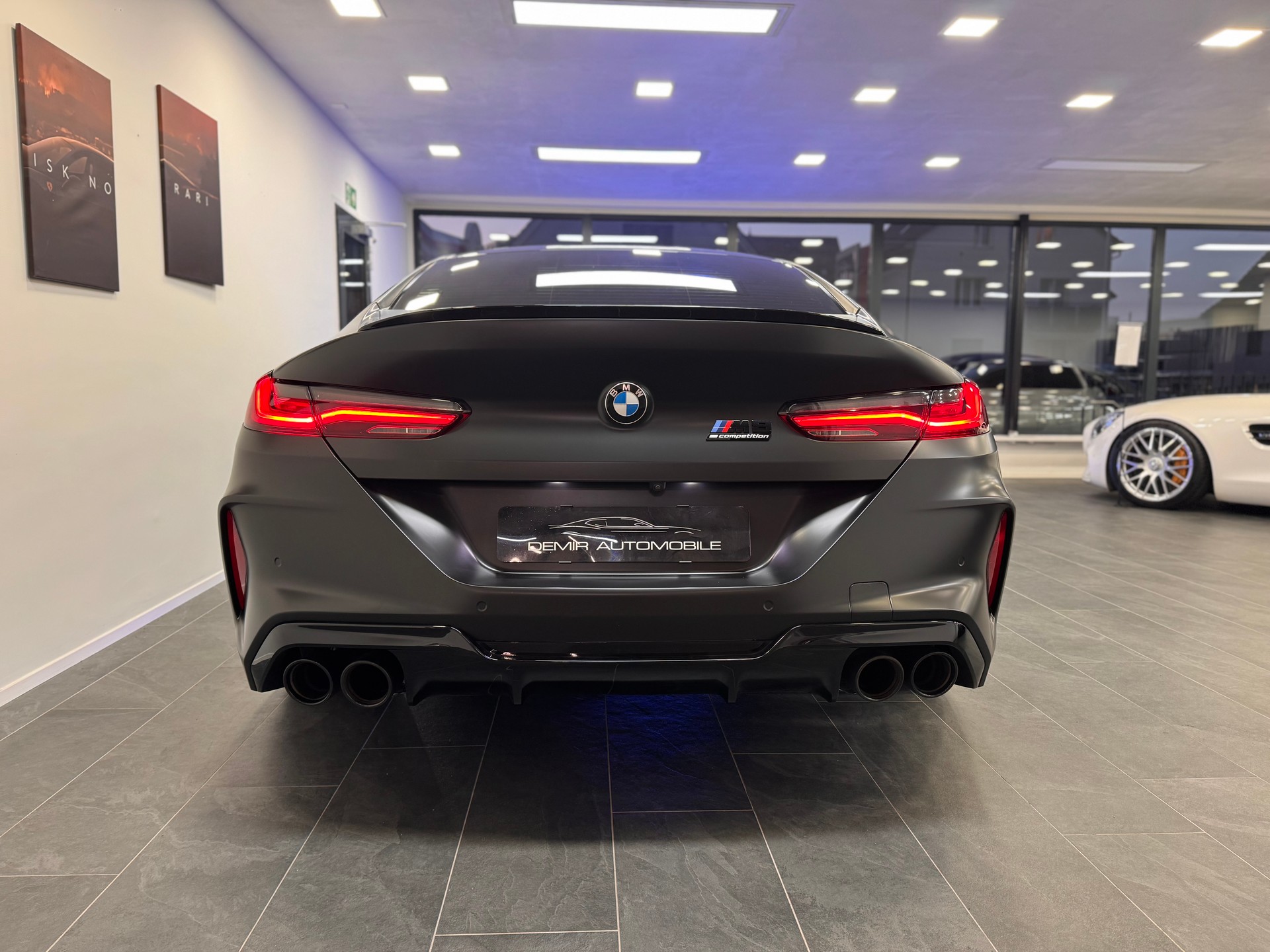 BMW M8 xDrive M Competition Steptronic Gran Coupé *Carbon / AST-Federn / Laserlicht / Softclose / Sitzklima / 360 Kamera*-image-4