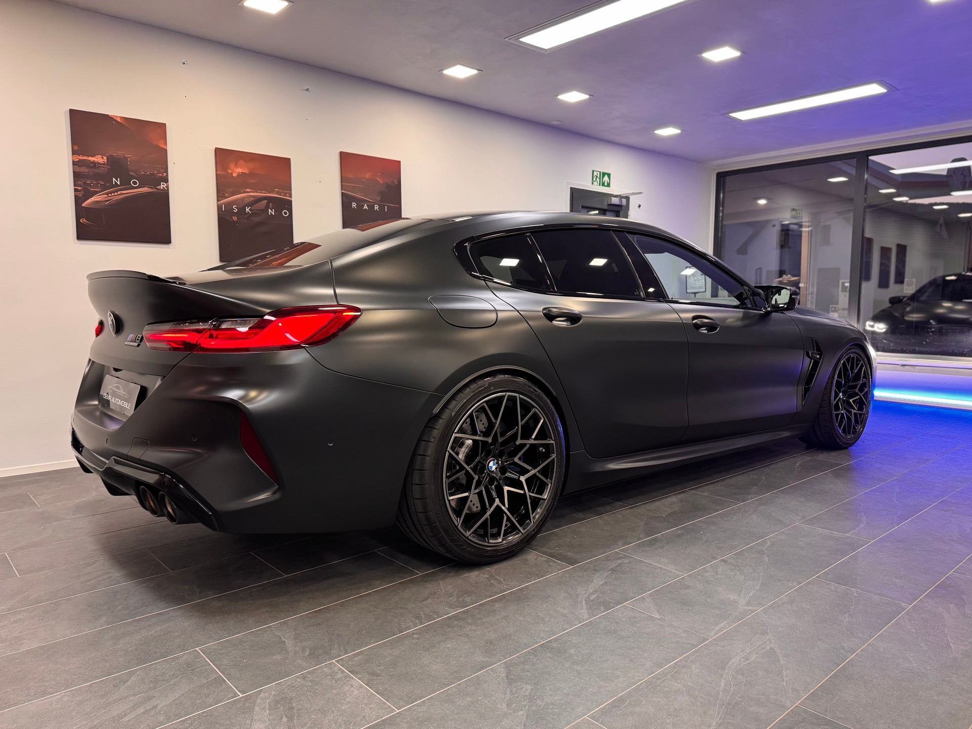 BMW M8 xDrive M Competition Steptronic Gran Coupé *Carbon / AST-Federn / Laserlicht / Softclose / Sitzklima / 360 Kamera*-image-3