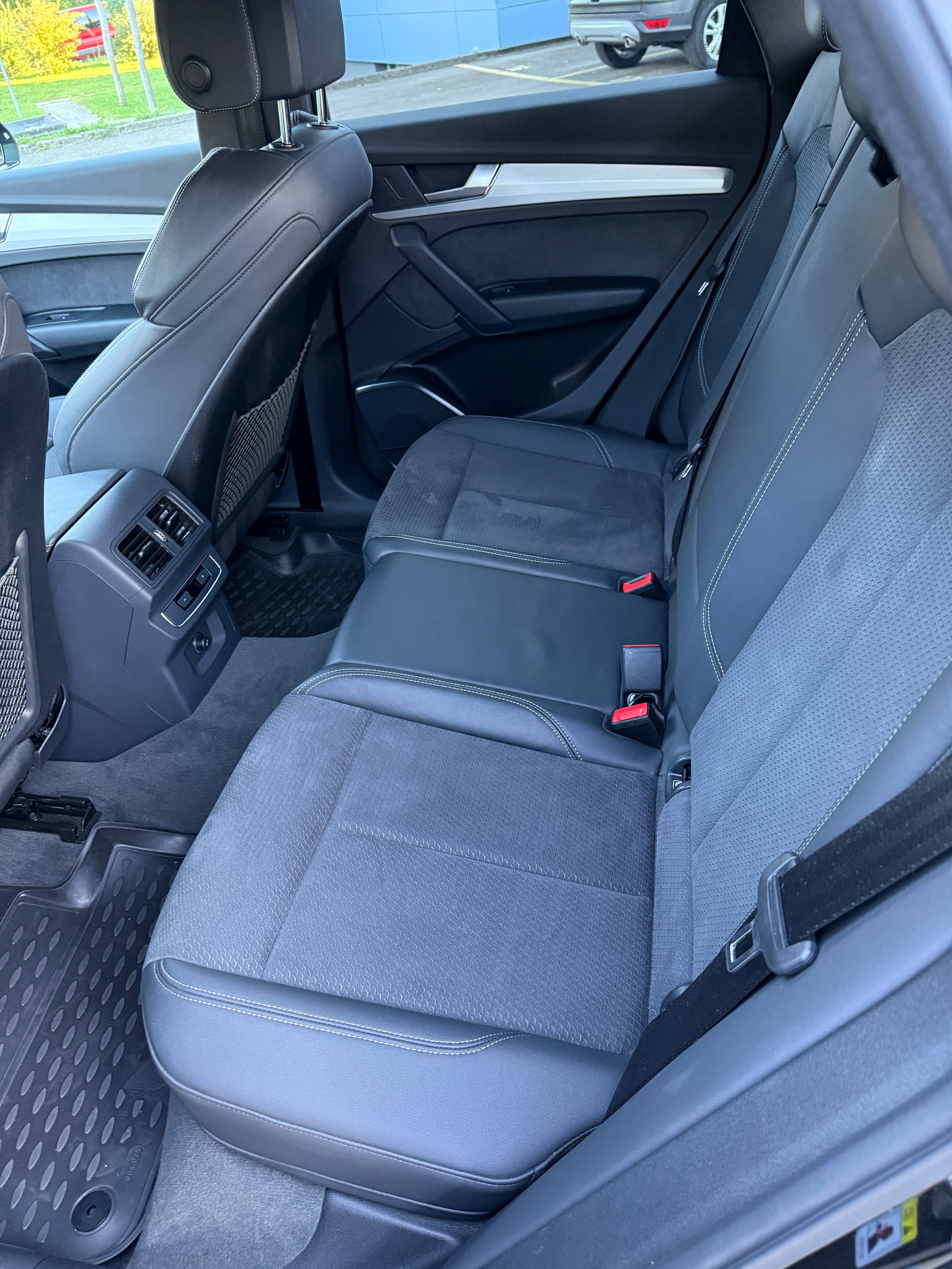 AUDI Q5 Sportback 40 TDI S line quattro S-tronic-image-3