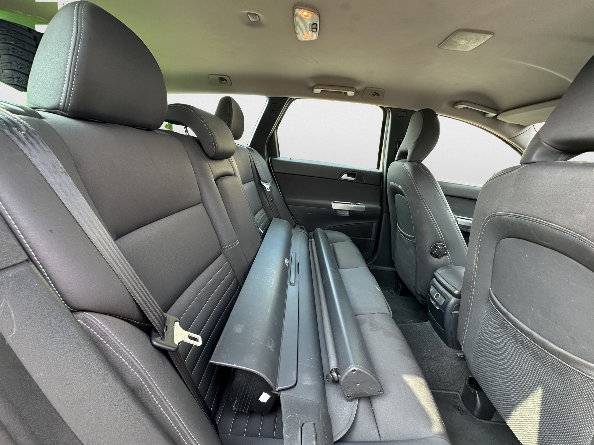 VOLVO V50 D5-image-10