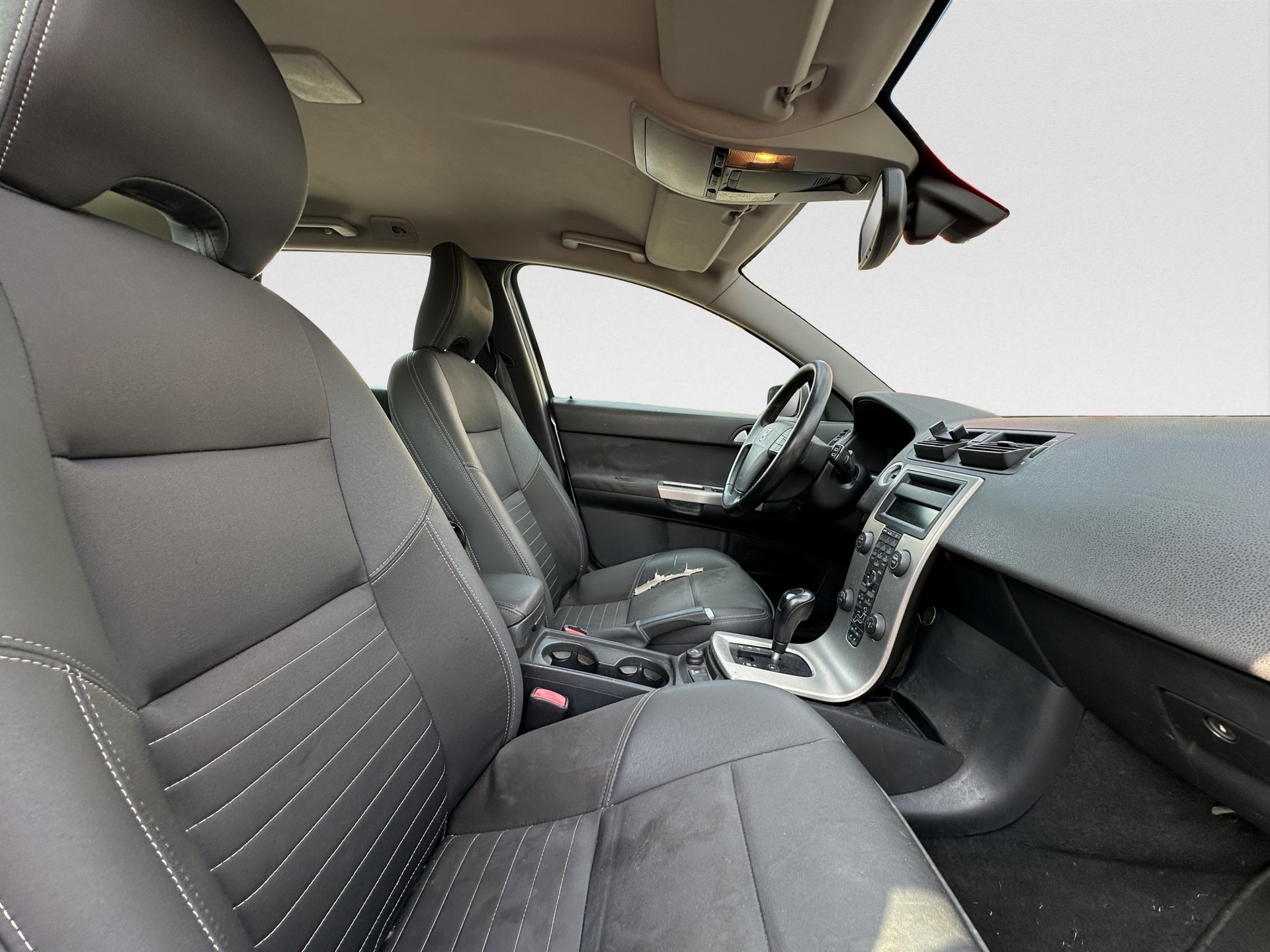 VOLVO V50 D5-image-9