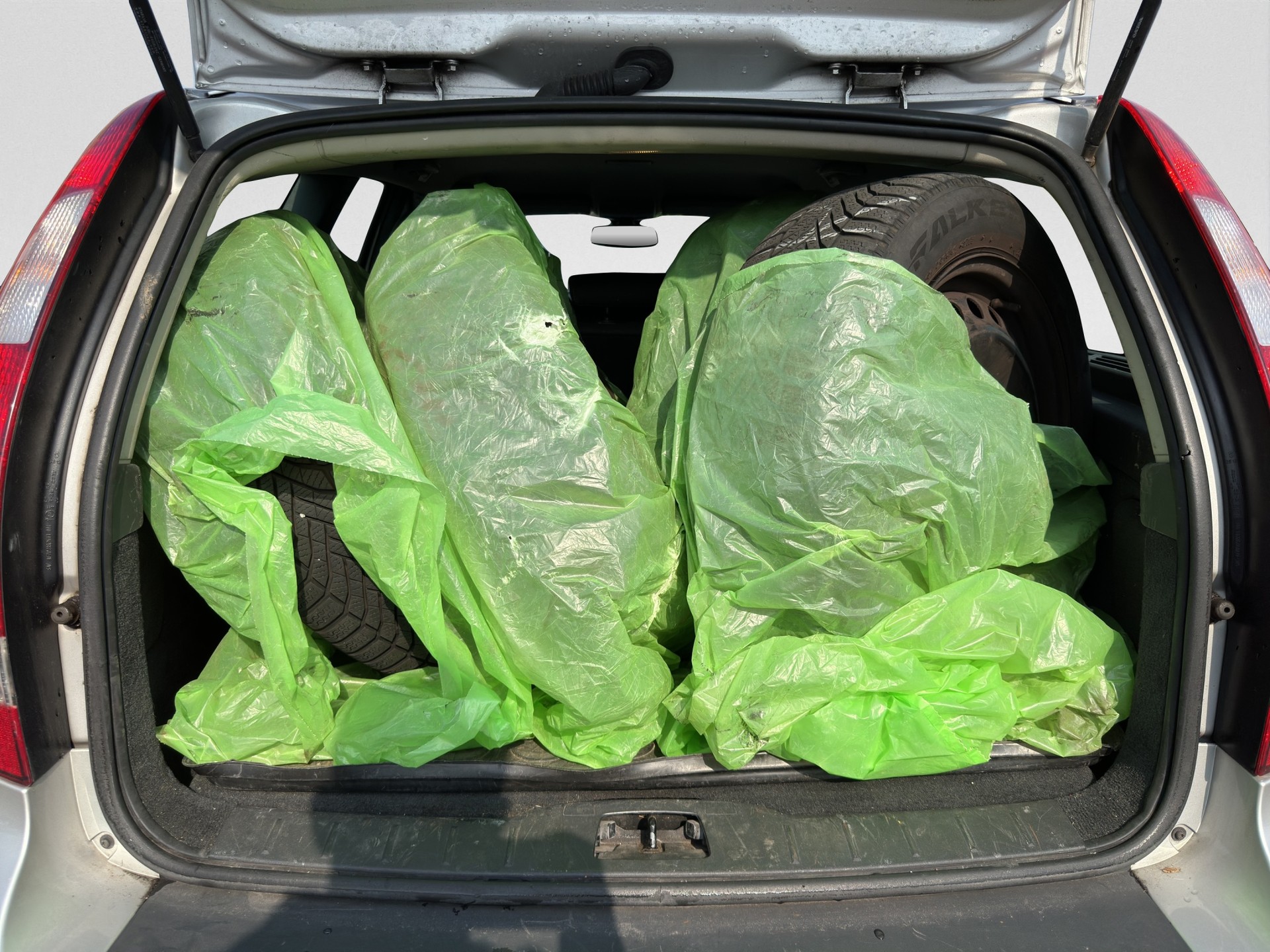VOLVO V50 D5-image-12