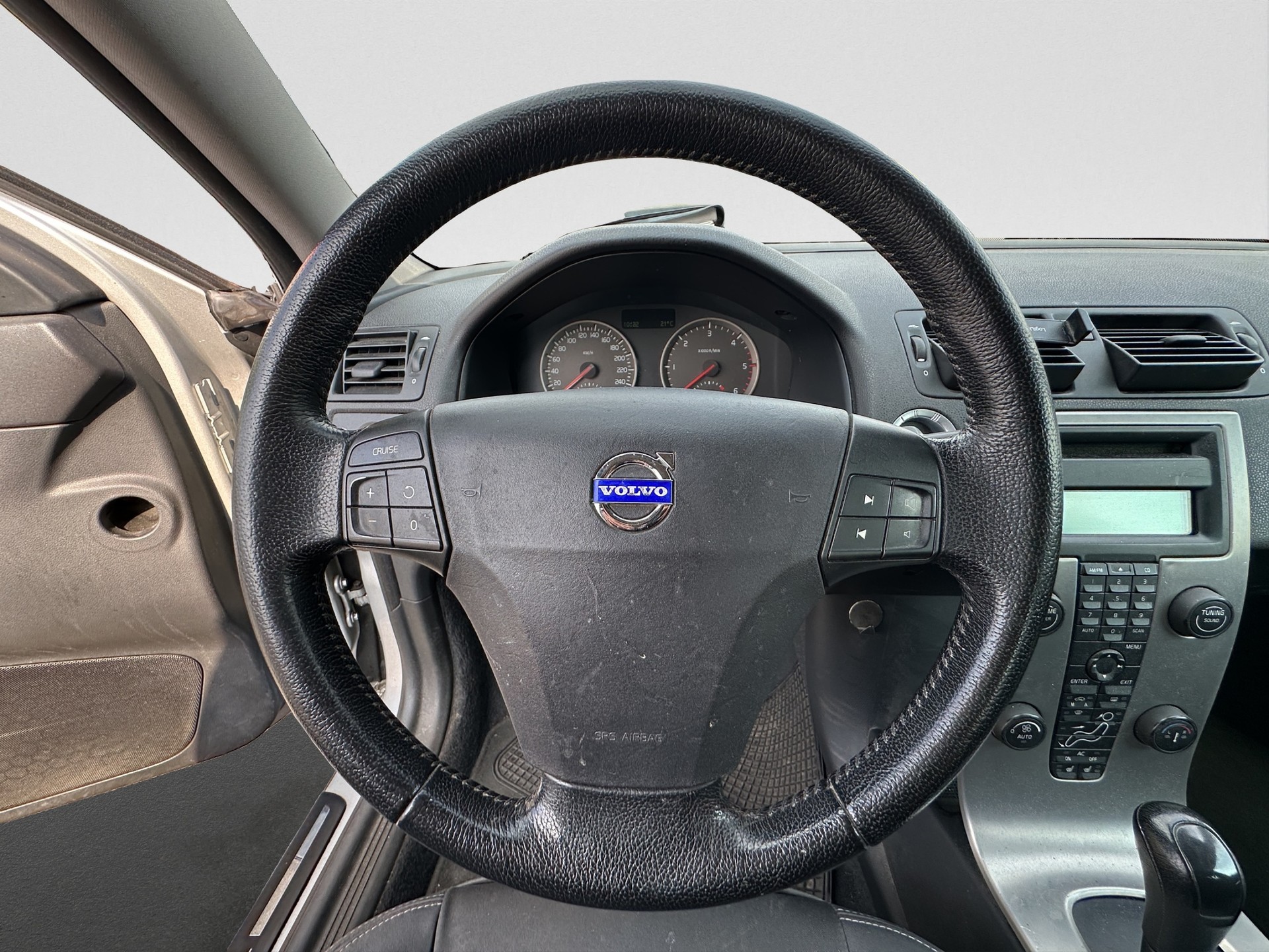 VOLVO V50 D5-image-7