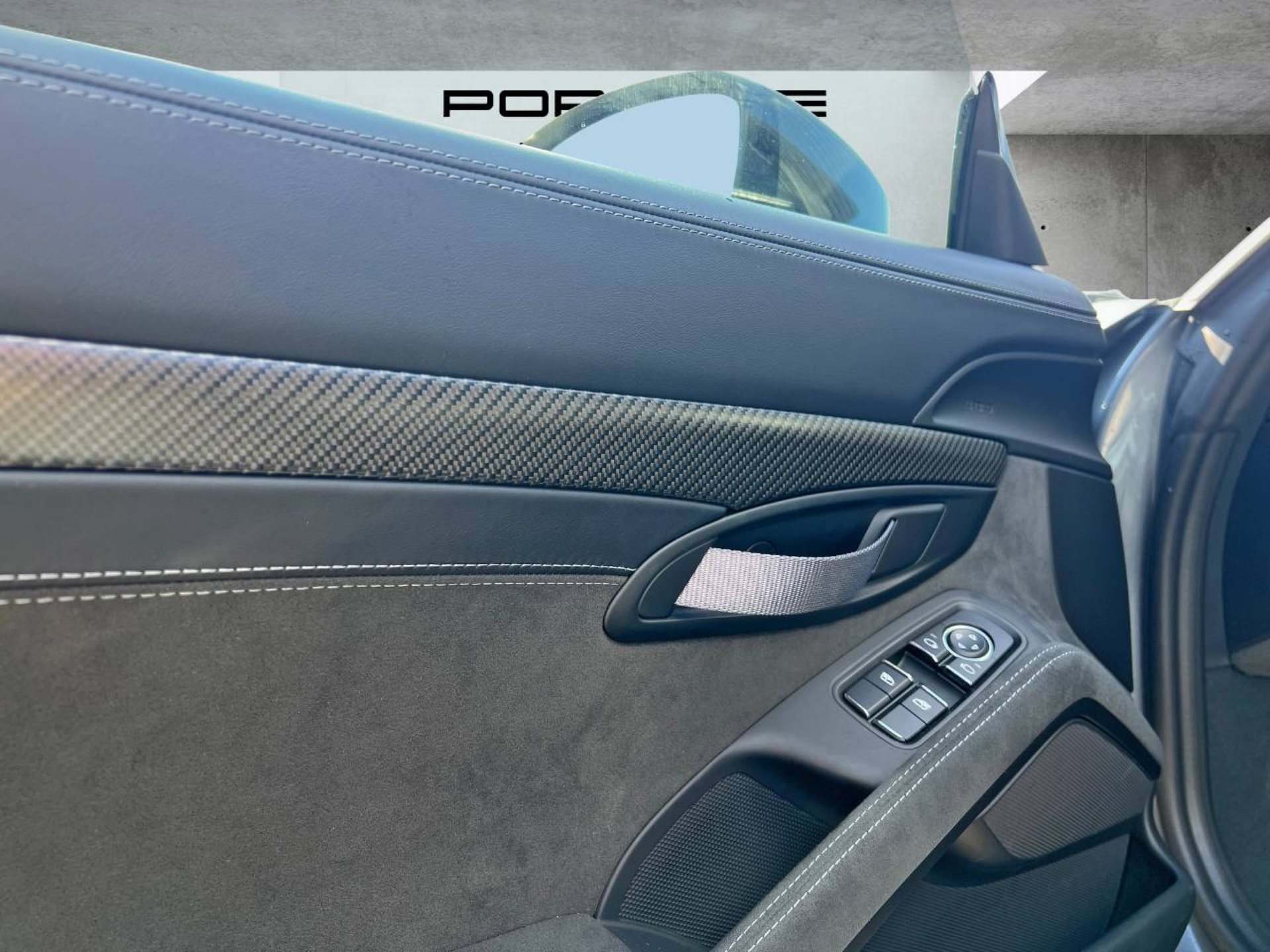 PORSCHE 718 Spyder RS-image-24