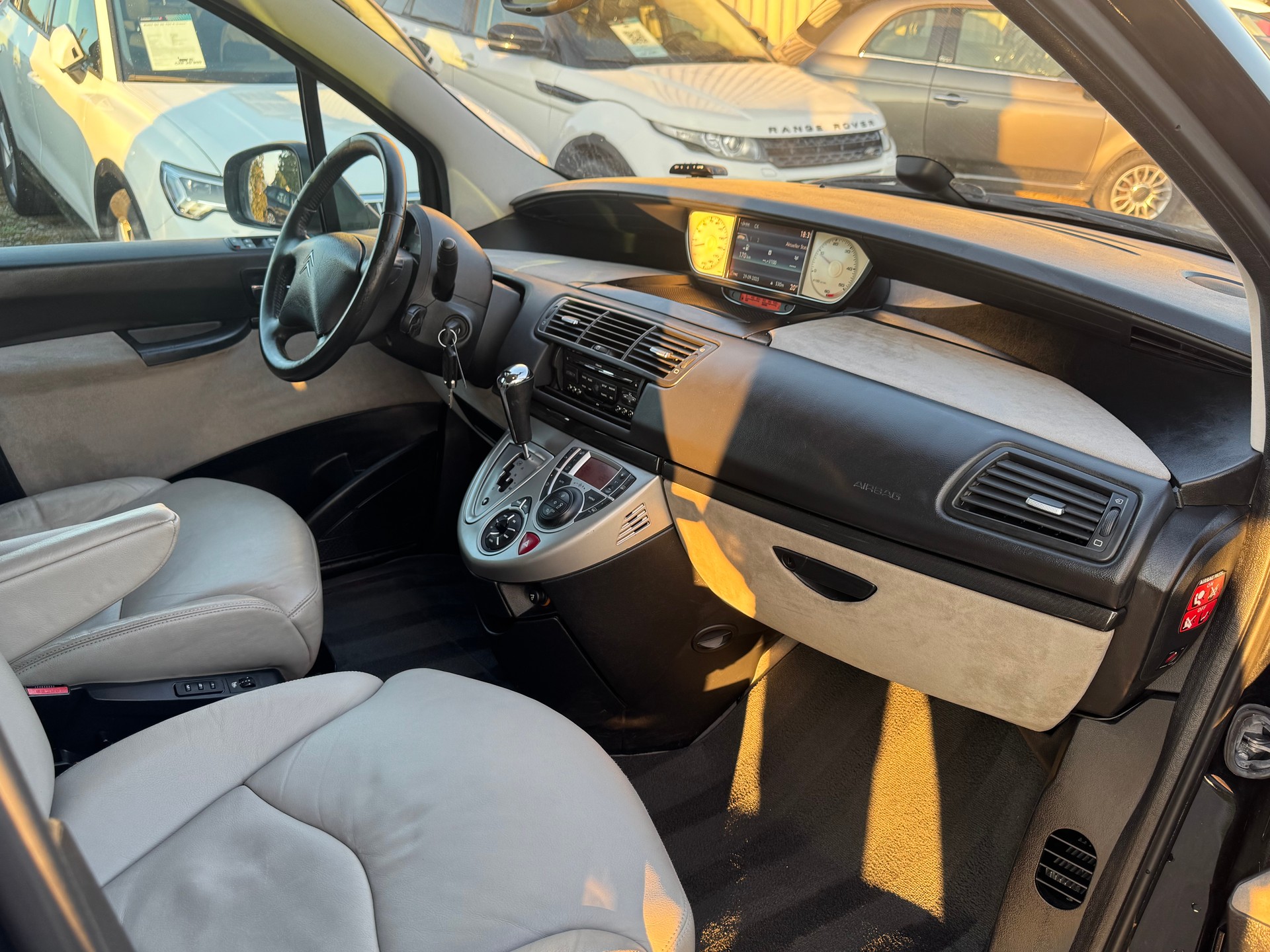 CITROEN C8 2.2 16V HDi Exclusive Automatic-image-5