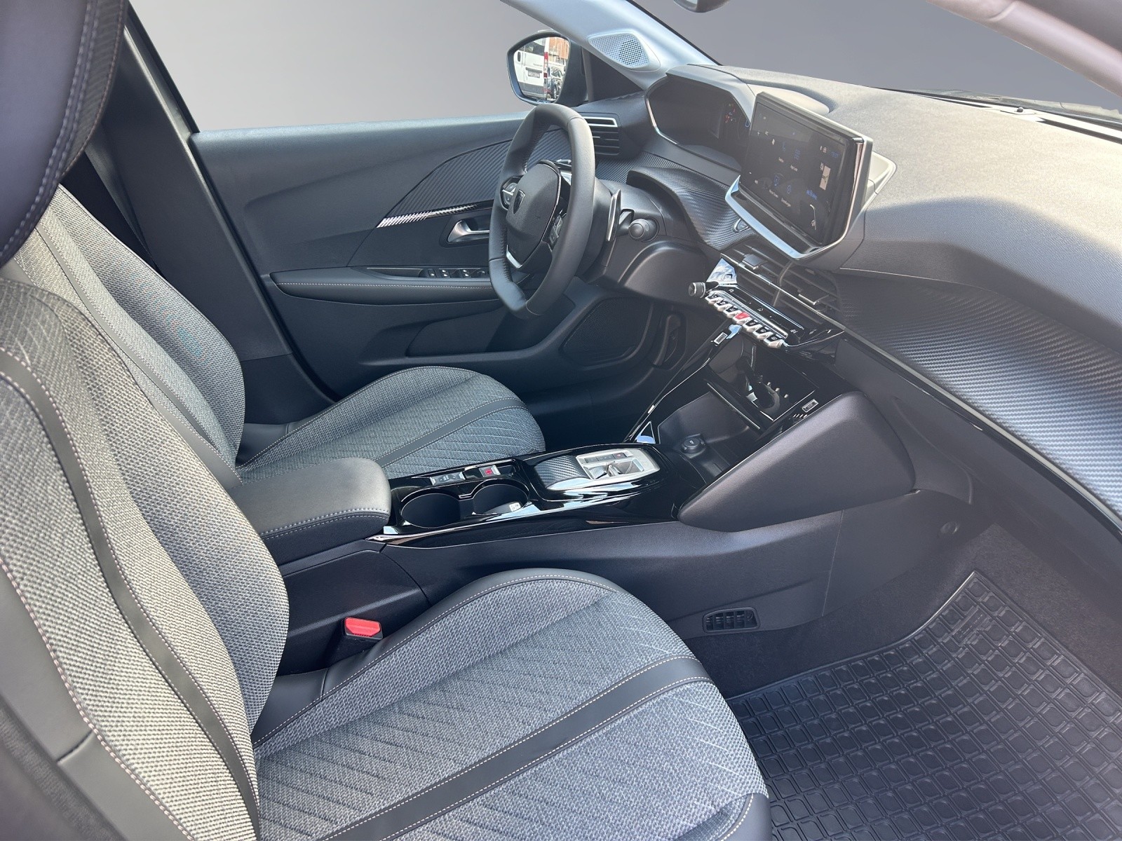 PEUGEOT 208 1.2 Hybrid Allure Premium-image-15