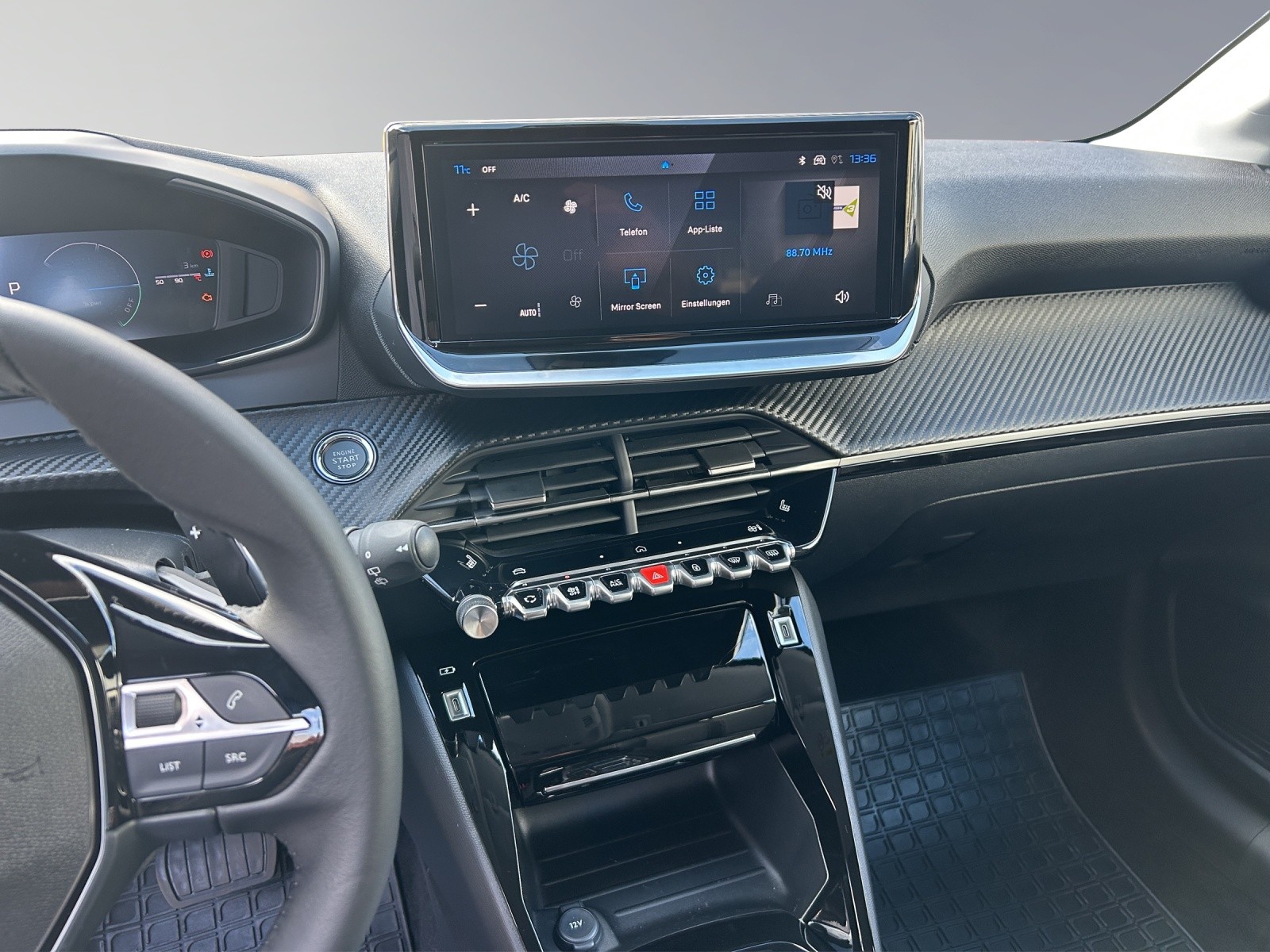 PEUGEOT 208 1.2 Hybrid Allure Premium-image-13