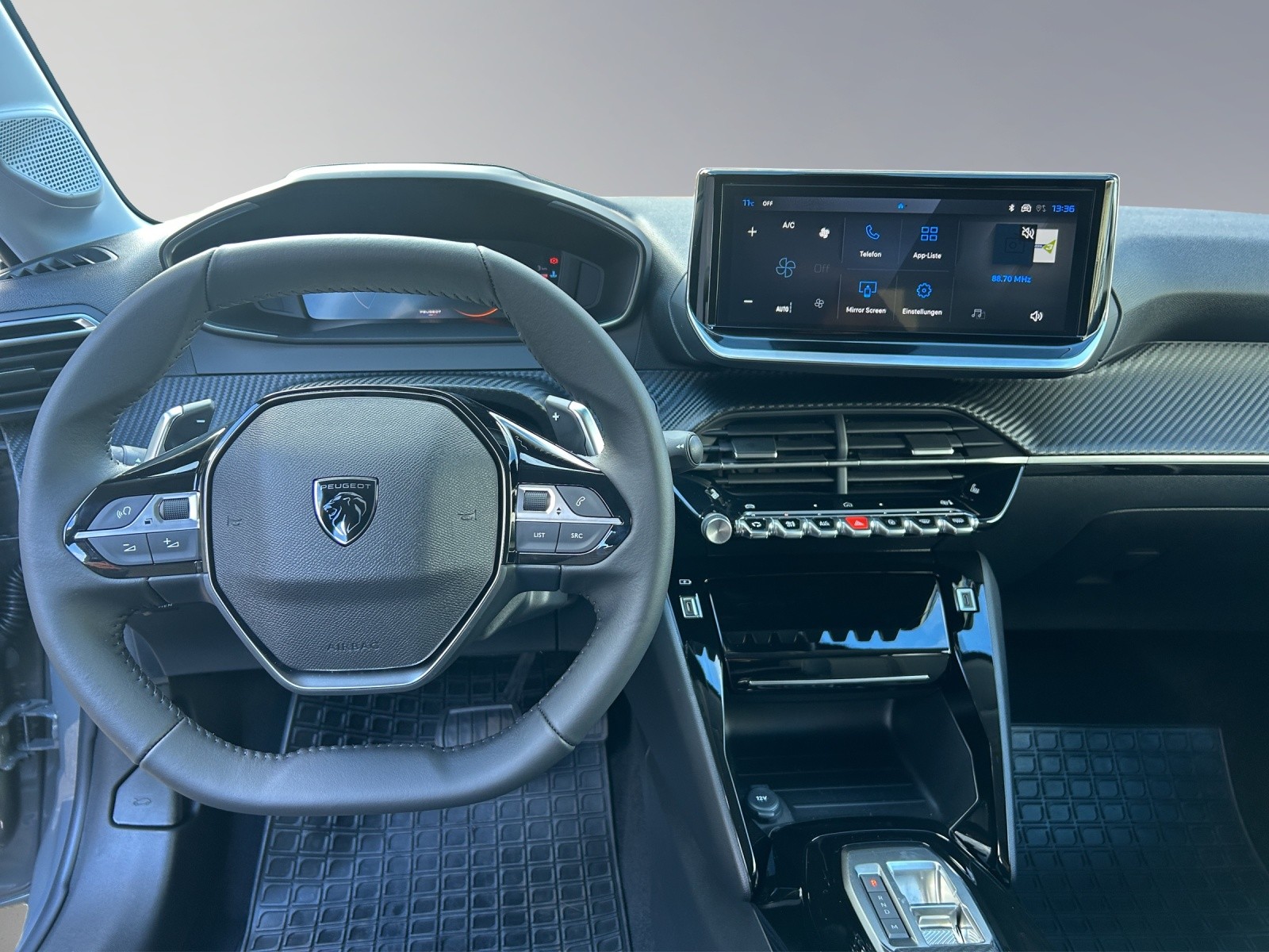 PEUGEOT 208 1.2 Hybrid Allure Premium-image-12