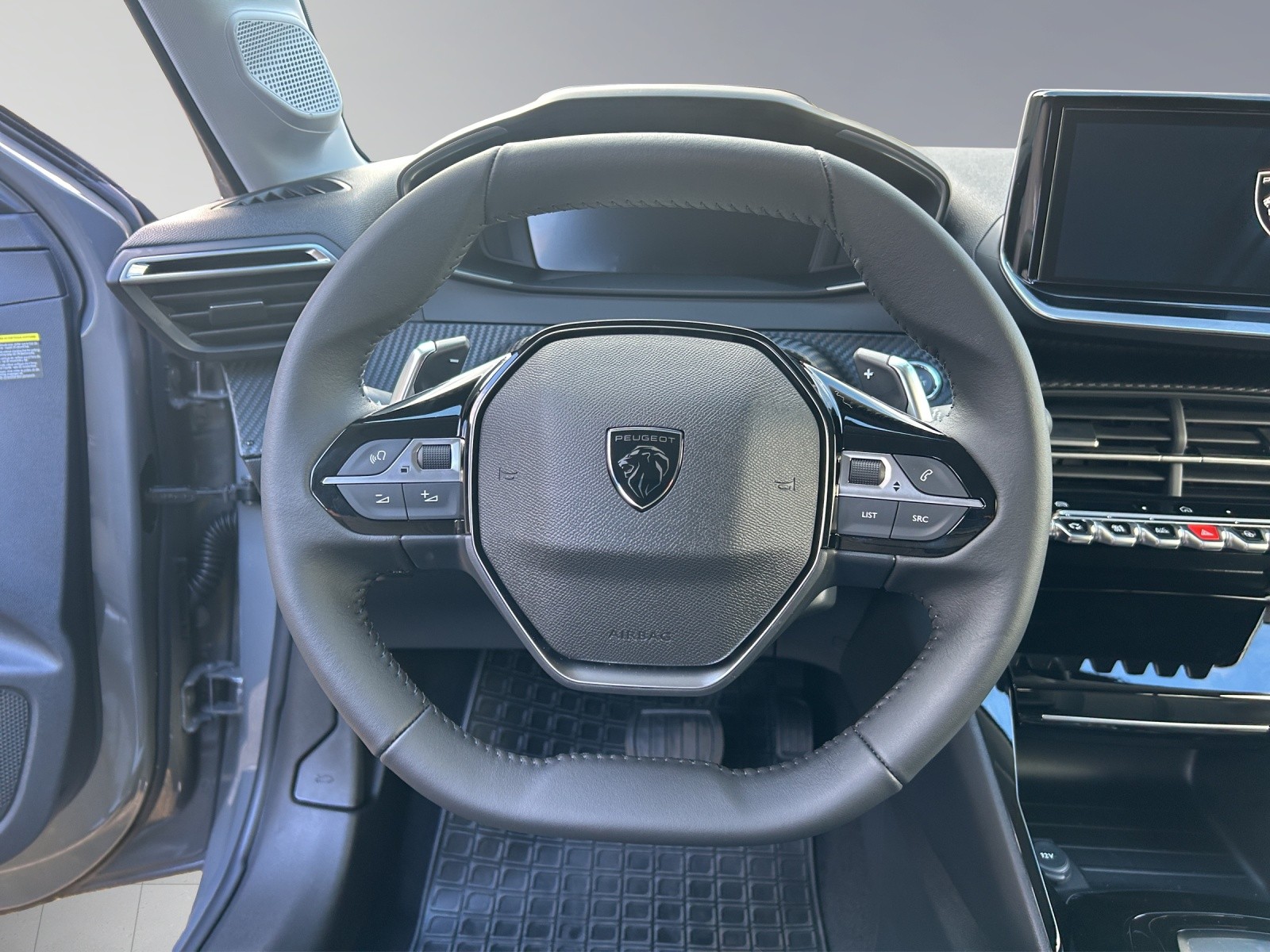 PEUGEOT 208 1.2 Hybrid Allure Premium-image-9
