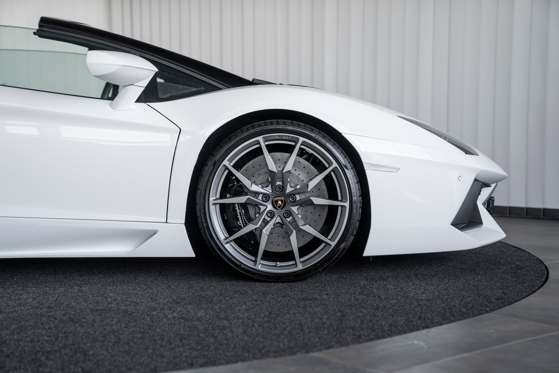 LAMBORGHINI Aventador LP700-4 Roadster E-Gear-image-6