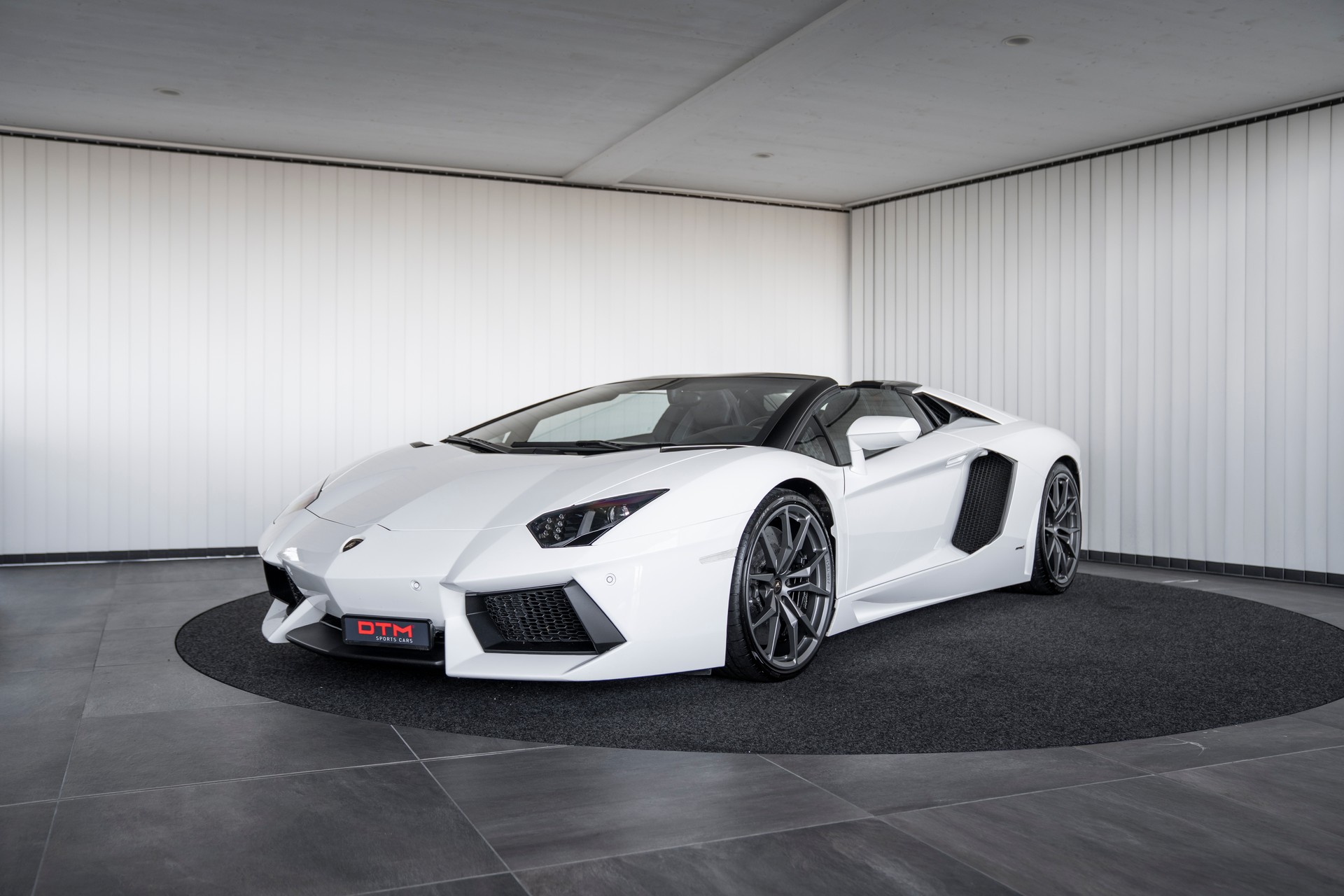 LAMBORGHINI Aventador LP700-4 Roadster E-Gear