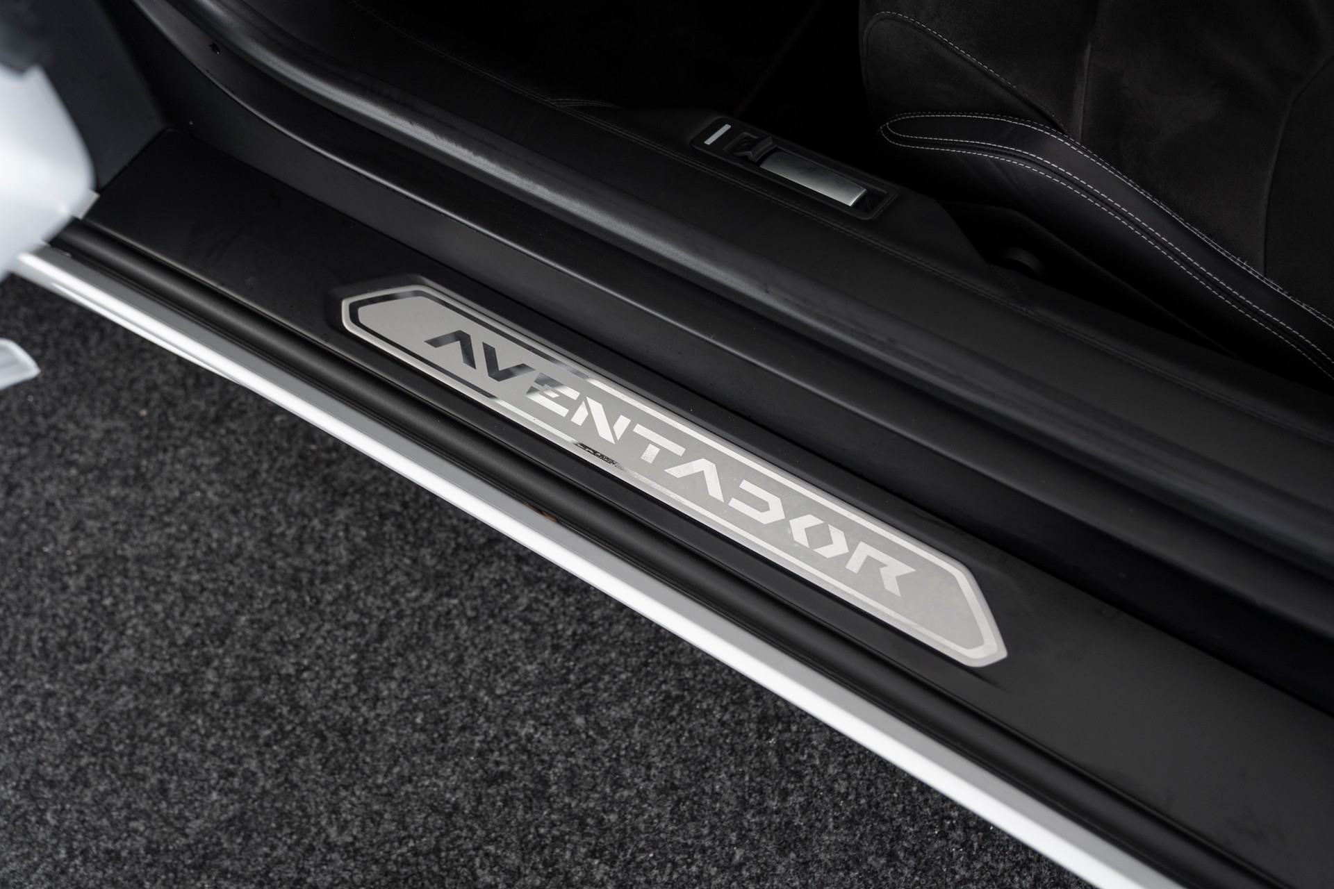 LAMBORGHINI Aventador LP700-4 Roadster E-Gear-image-15