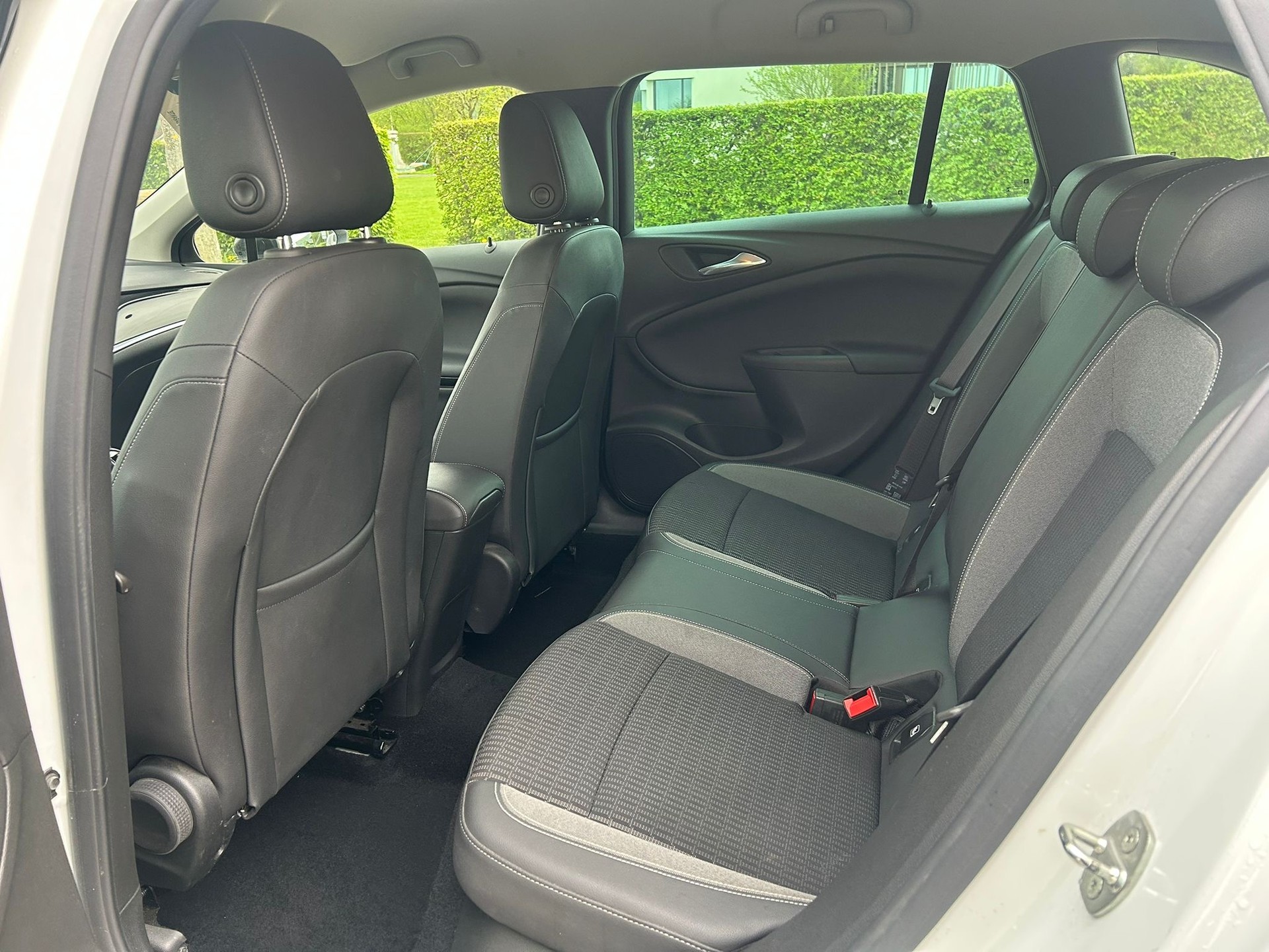 OPEL Astra Sports Tourer 1.5 CDTi Elegance-image-6