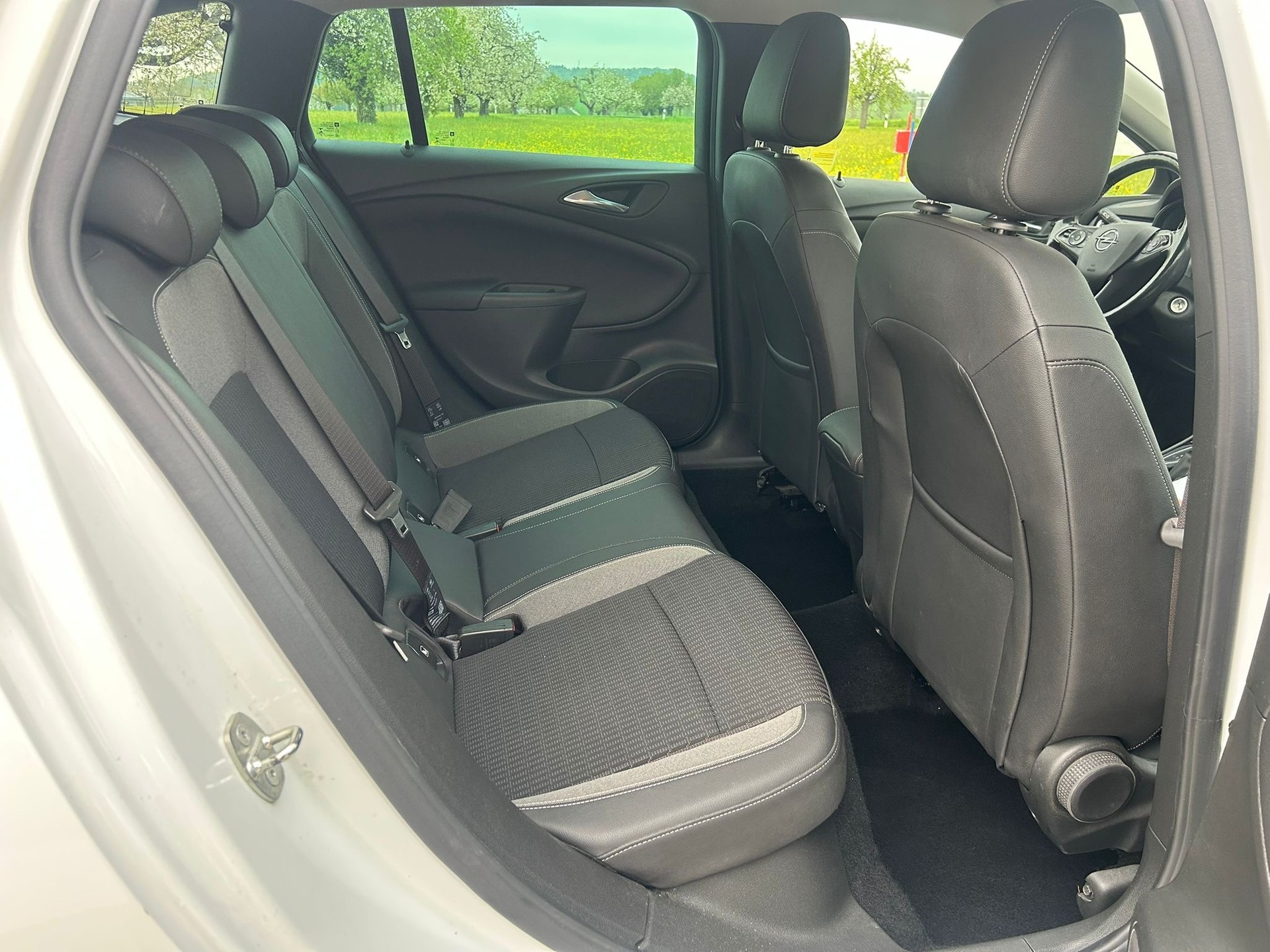 OPEL Astra Sports Tourer 1.5 CDTi Elegance-image-5