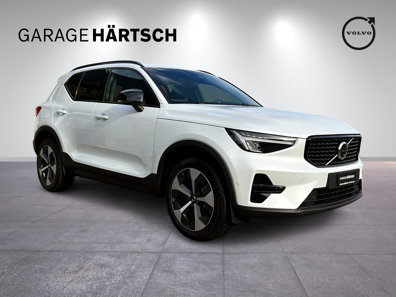VOLVO XC40 2.0 B3 MH Plus Dark-image-8