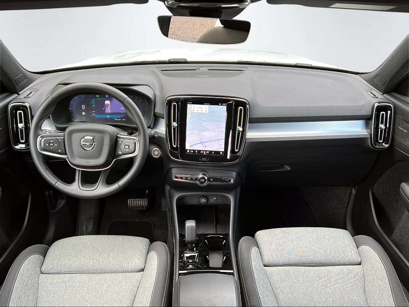VOLVO XC40 2.0 B3 MH Plus Dark-image-11