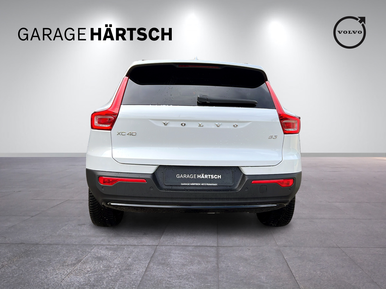 VOLVO XC40 2.0 B3 MH Plus Dark-image-4
