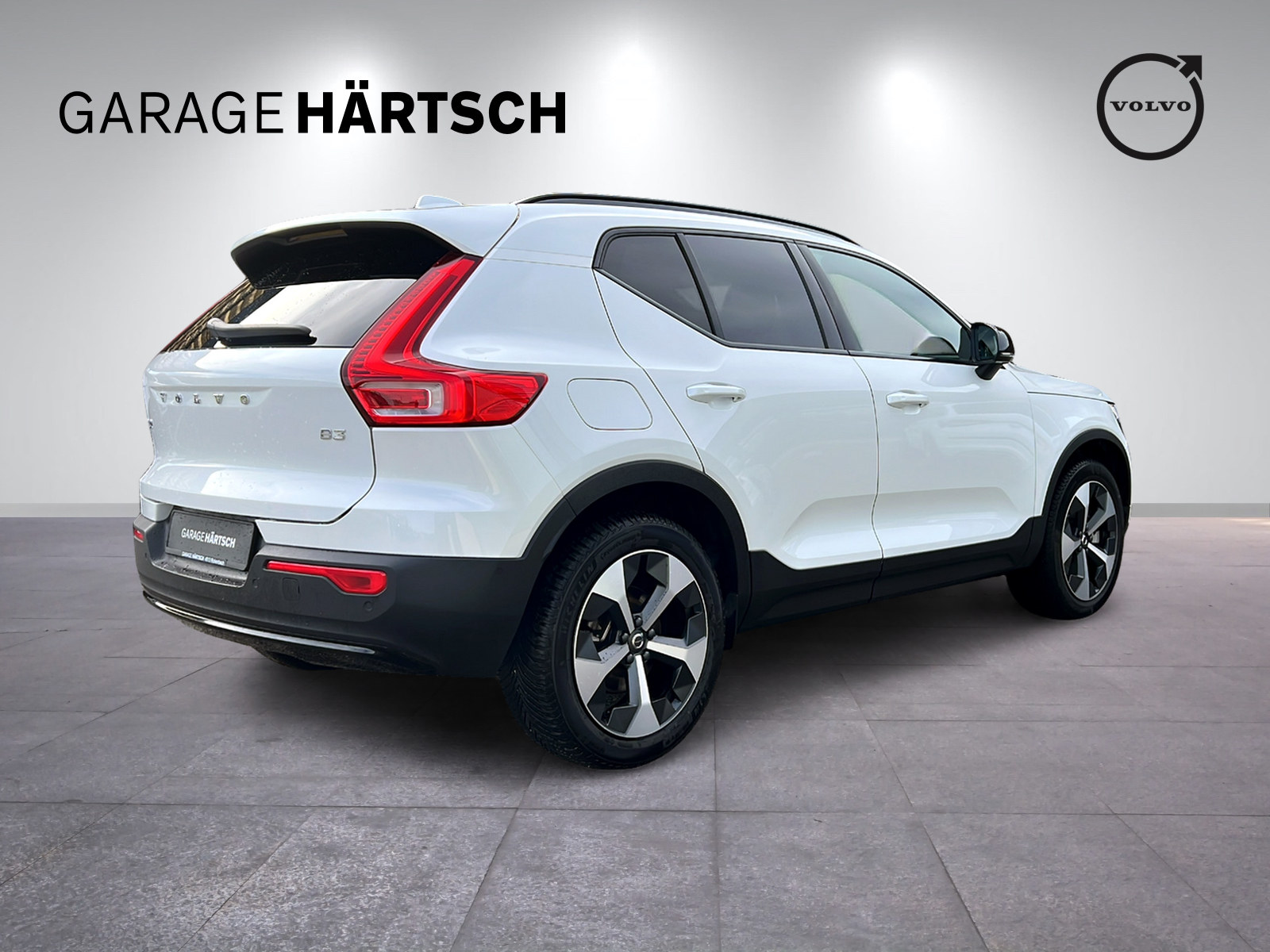 VOLVO XC40 2.0 B3 MH Plus Dark-image-6