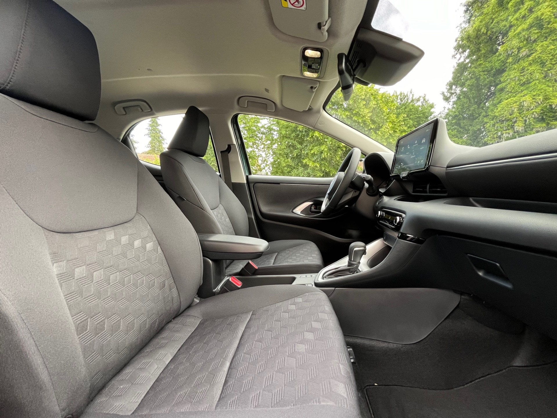 TOYOTA Yaris 1.5 Comfort e-CVT-image-7