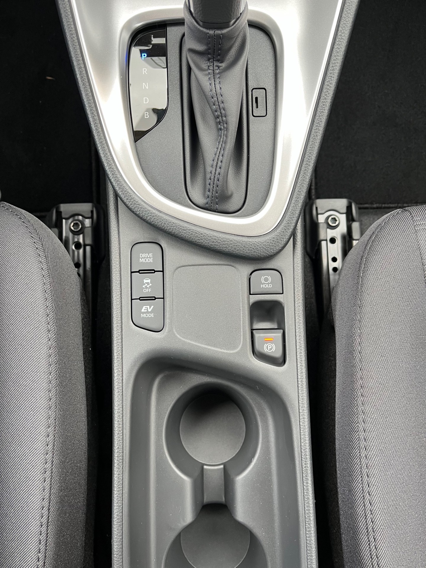 TOYOTA Yaris 1.5 Comfort e-CVT-image-15