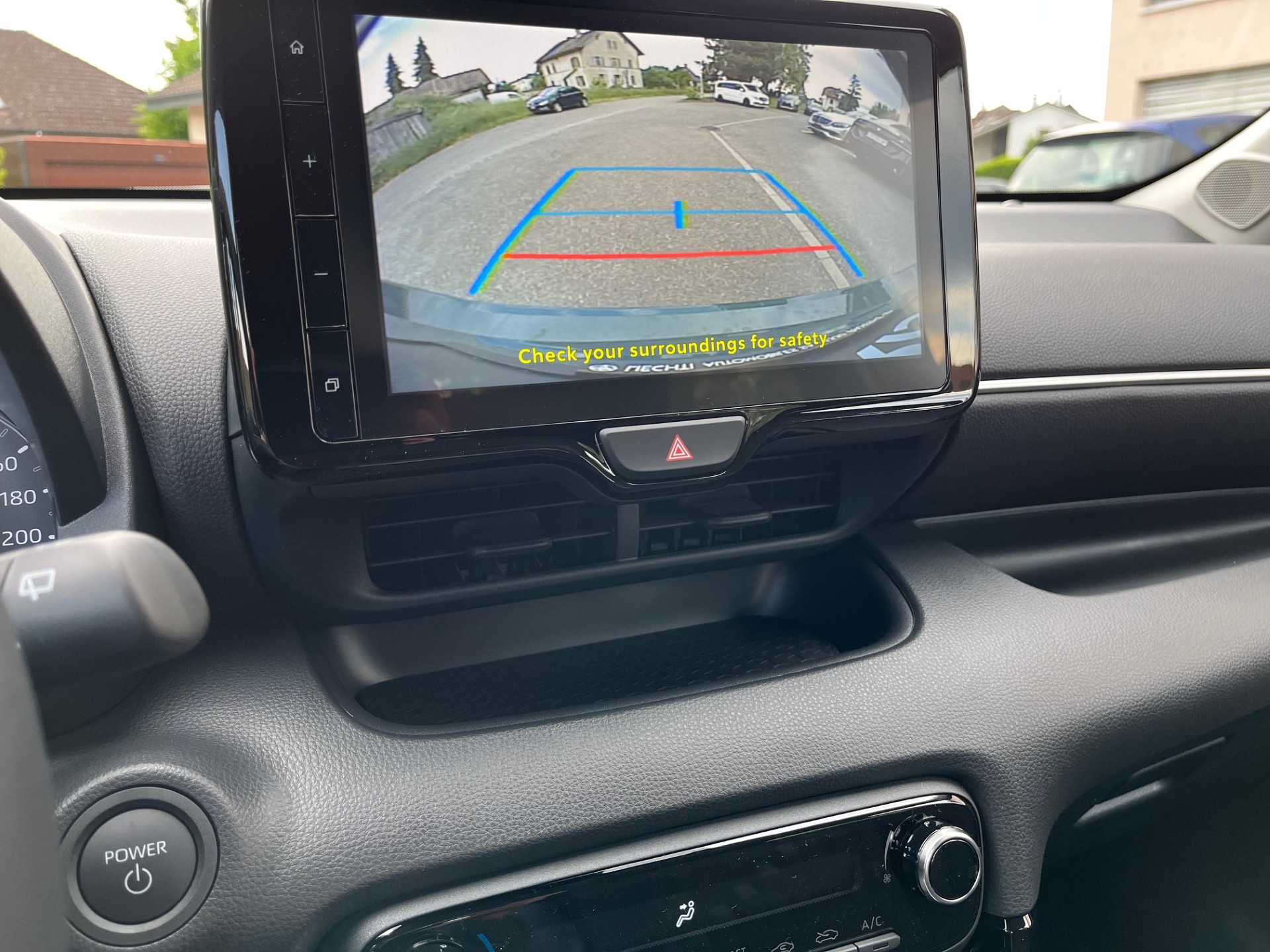 TOYOTA Yaris 1.5 Comfort e-CVT-image-12