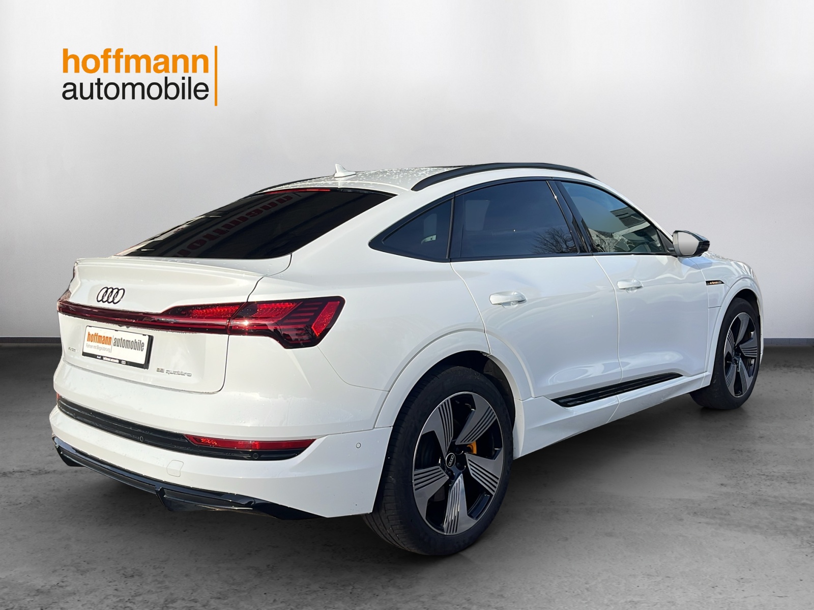 AUDI e-tron 55 Sportback S Line quattro-image-3