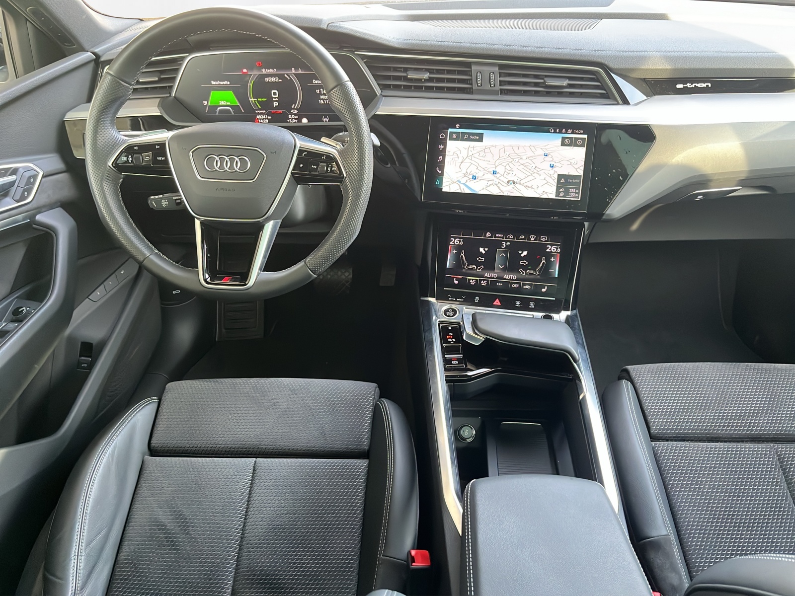 AUDI e-tron 55 Sportback S Line quattro-image-6