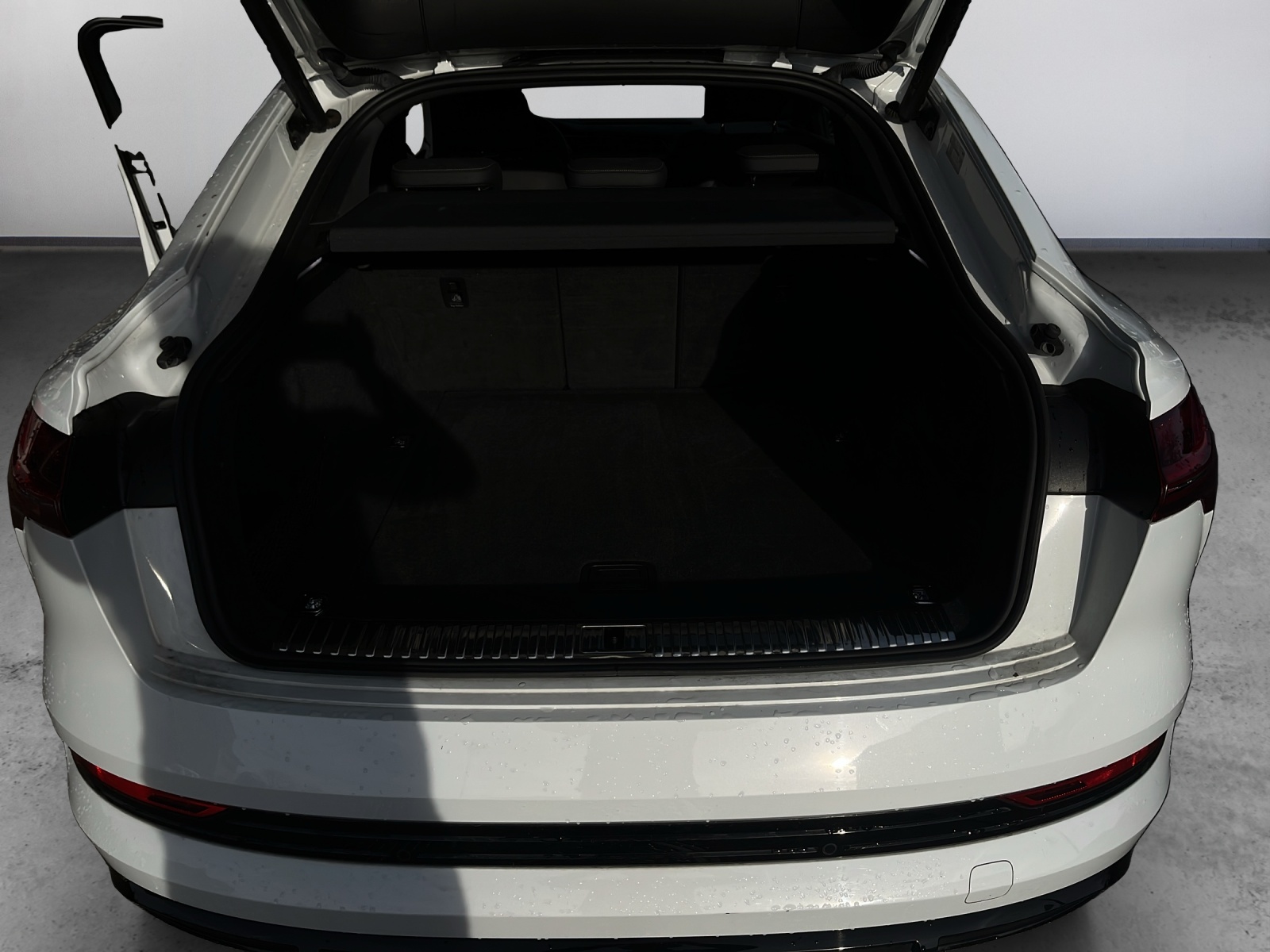AUDI e-tron 55 Sportback S Line quattro-image-11