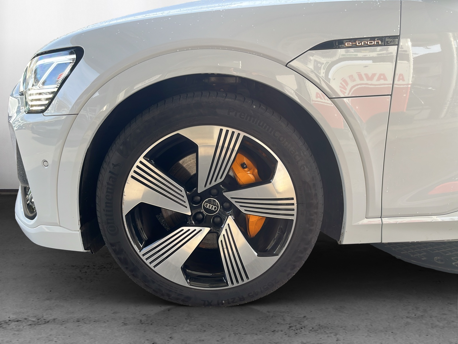 AUDI e-tron 55 Sportback S Line quattro-image-12