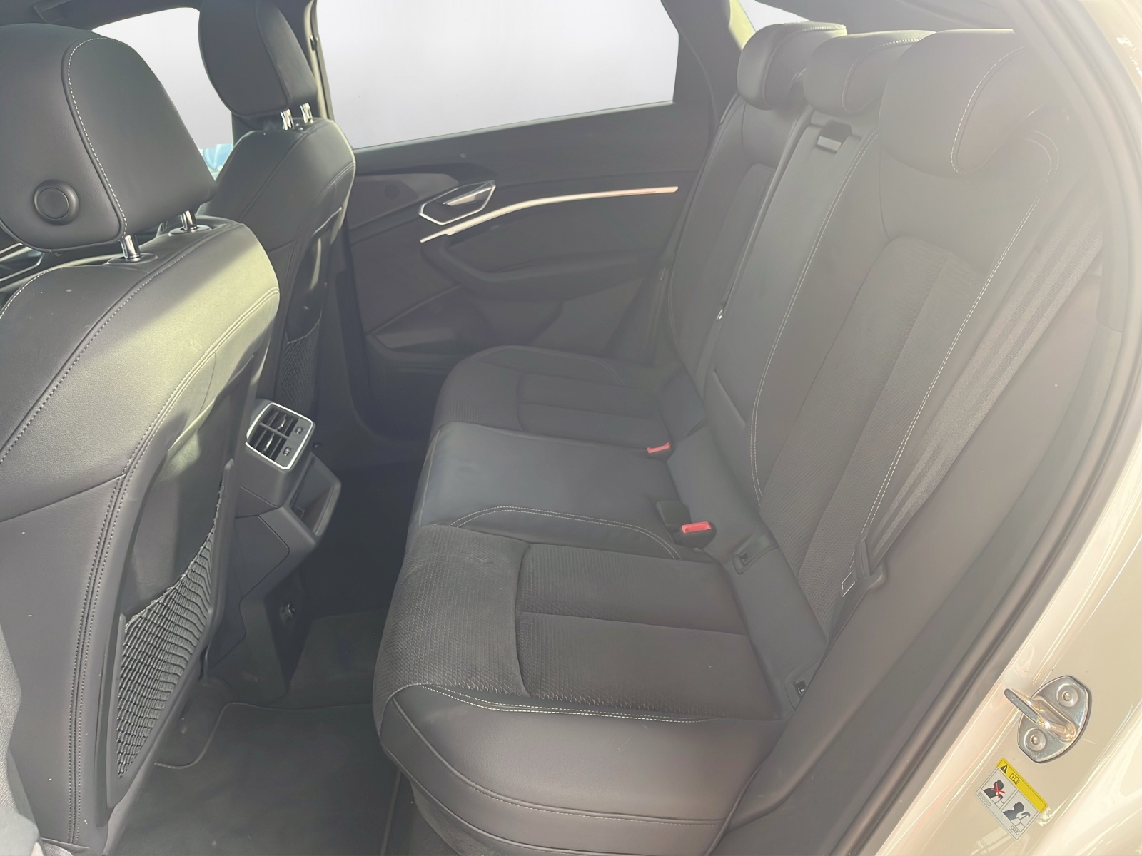 AUDI e-tron 55 Sportback S Line quattro-image-9