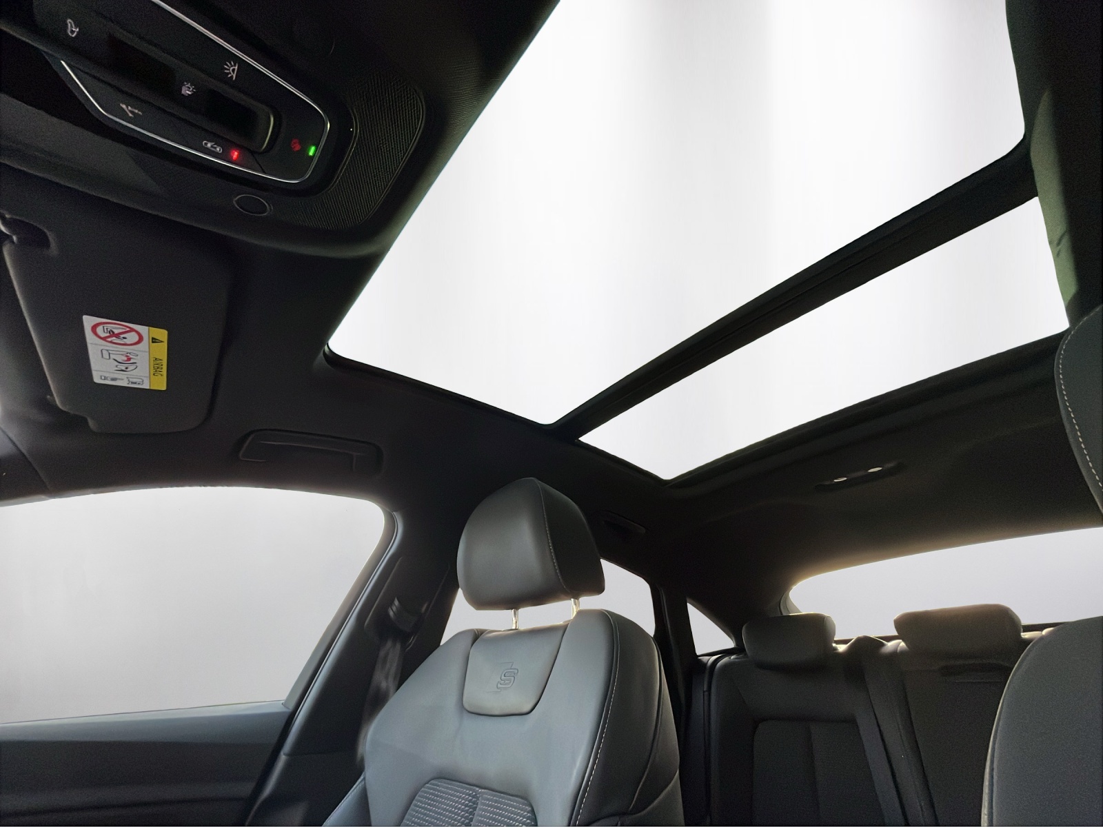 AUDI e-tron 55 Sportback S Line quattro-image-13